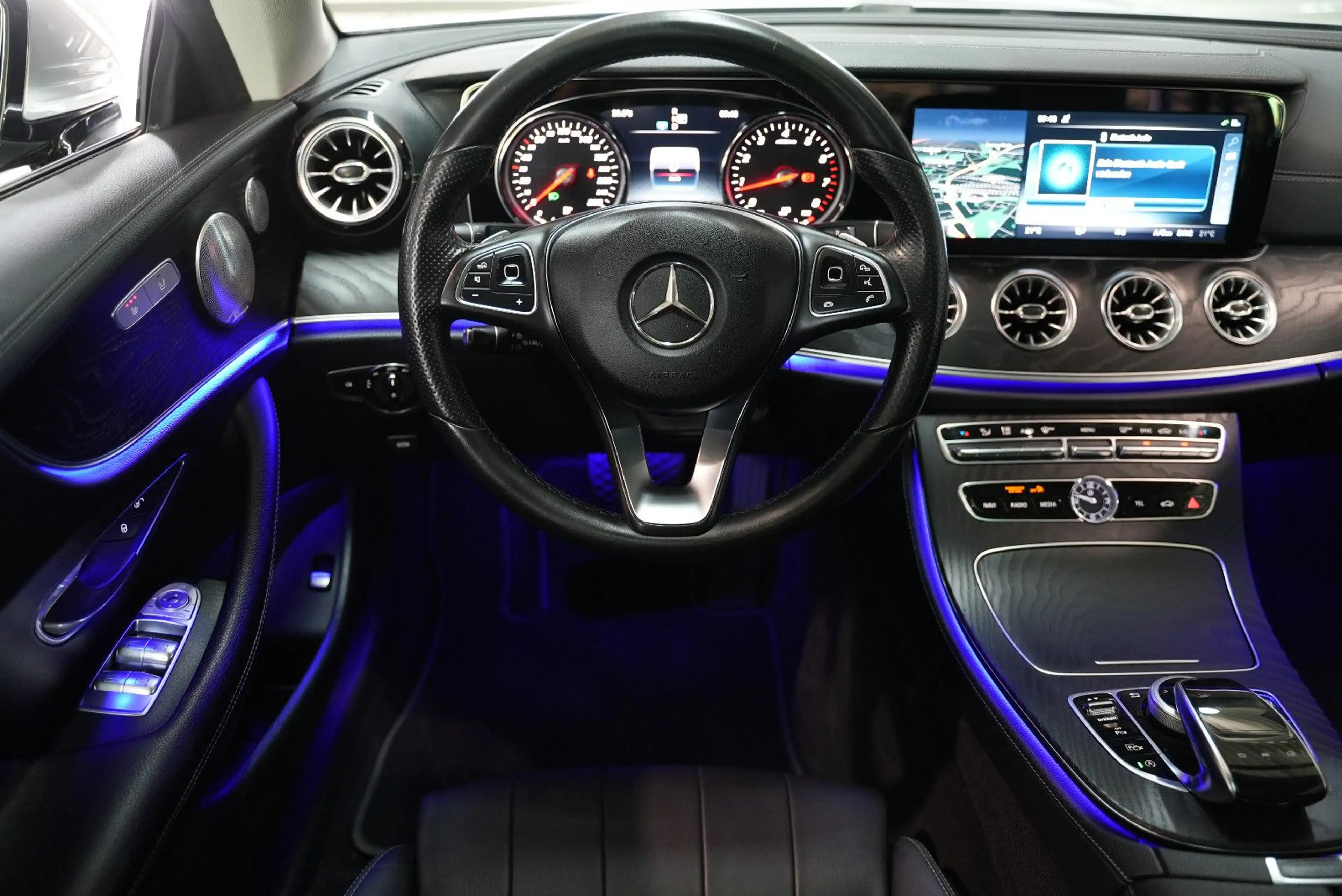 Mercedes-Benz E 200 AUTOM*LEDER*PANO*BURM*LED*360°*ASIST*AMBIE — photo 10