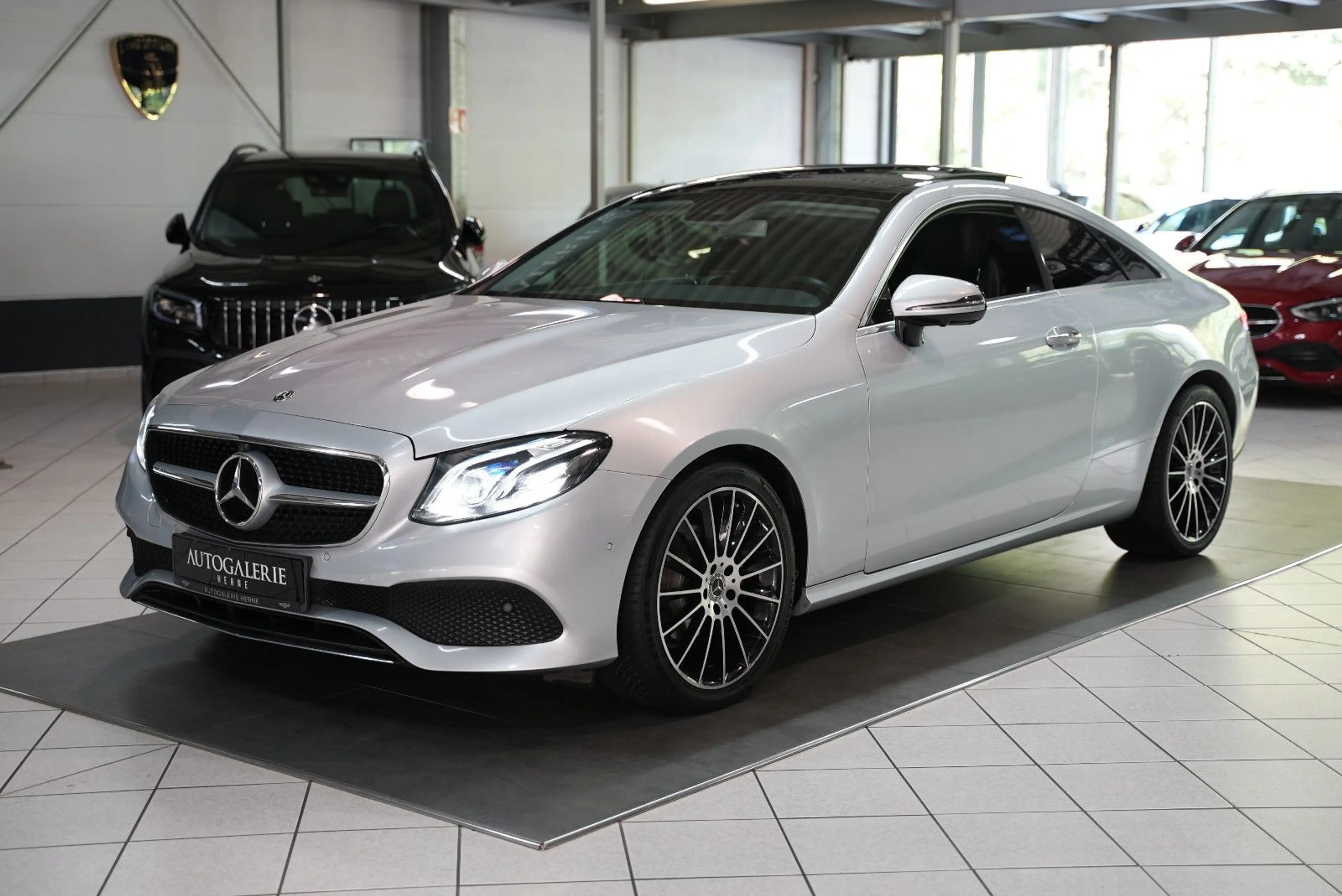 Mercedes-Benz E 200 AUTOM*LEDER*PANO*BURM*LED*360°*ASIST*AMBIE