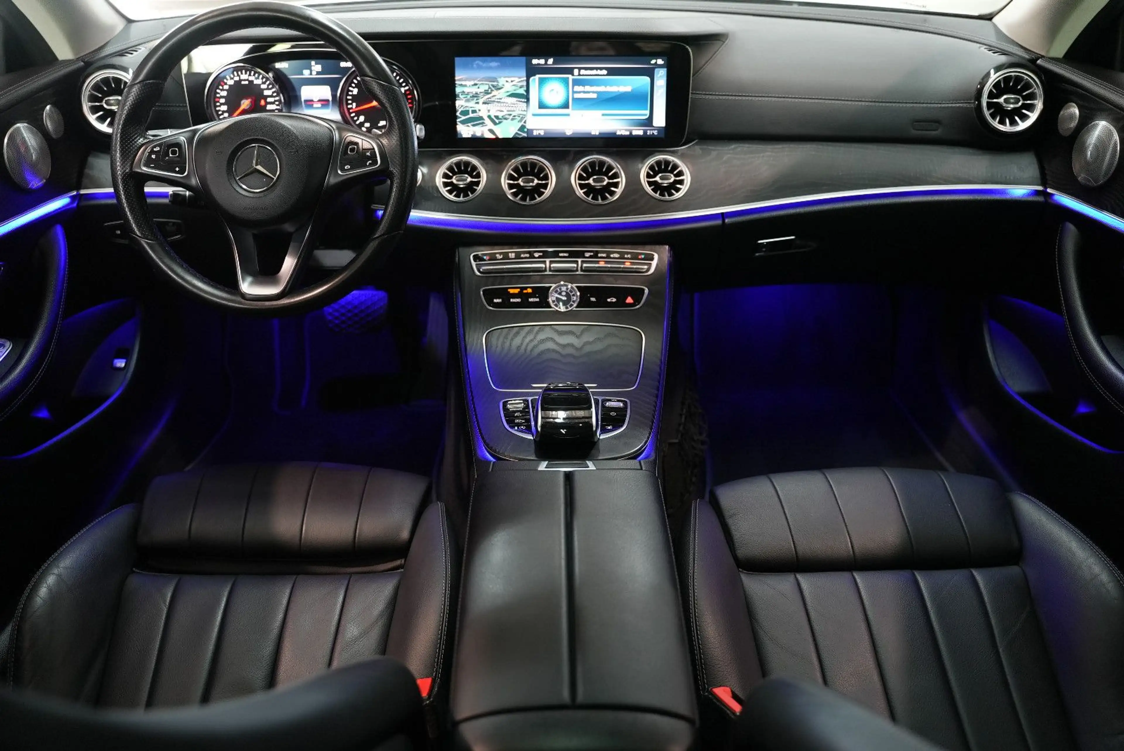 Mercedes-Benz E 200 AUTOM*LEDER*PANO*BURM*LED*360°*ASIST*AMBIE — photo 9