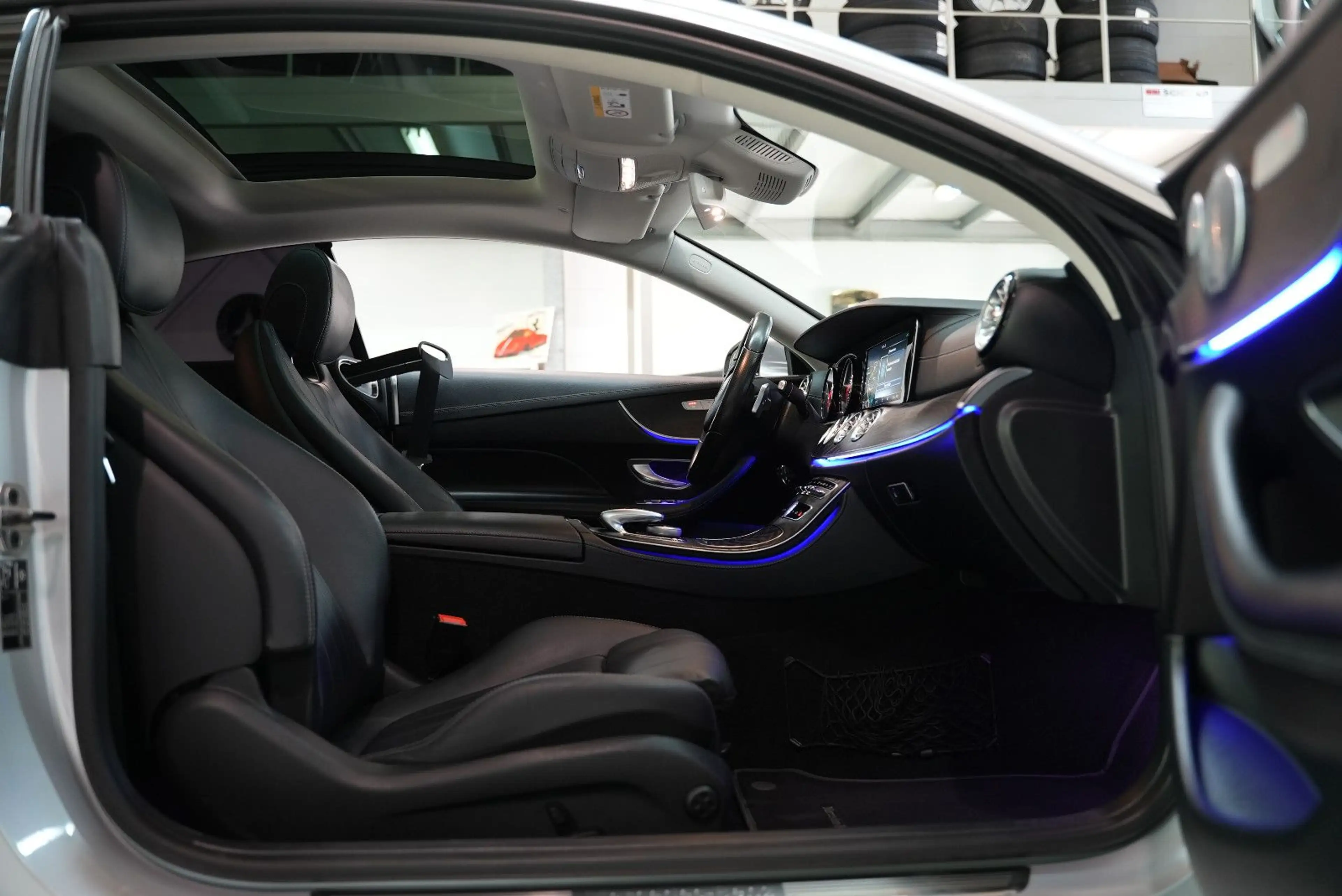 Mercedes-Benz E 200 AUTOM*LEDER*PANO*BURM*LED*360°*ASIST*AMBIE — photo 12