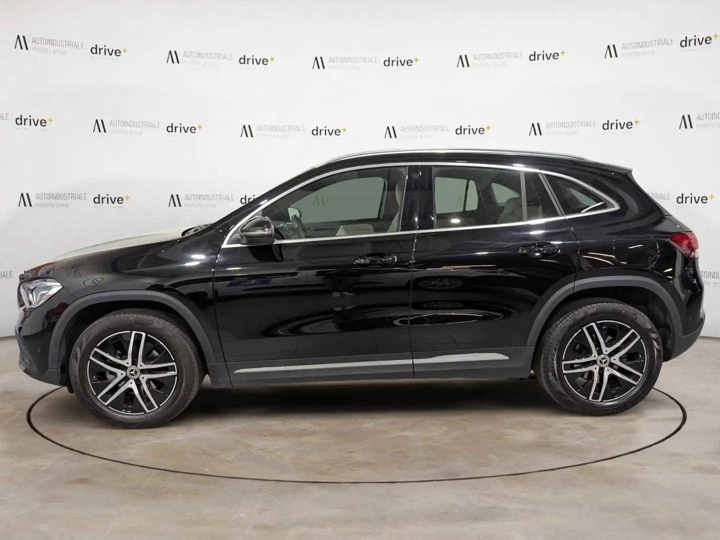 Mercedes-Benz GLA 180 180 AUTOMATIC SPORT PLUS "NEOPATENTATI" Schwarz - 2