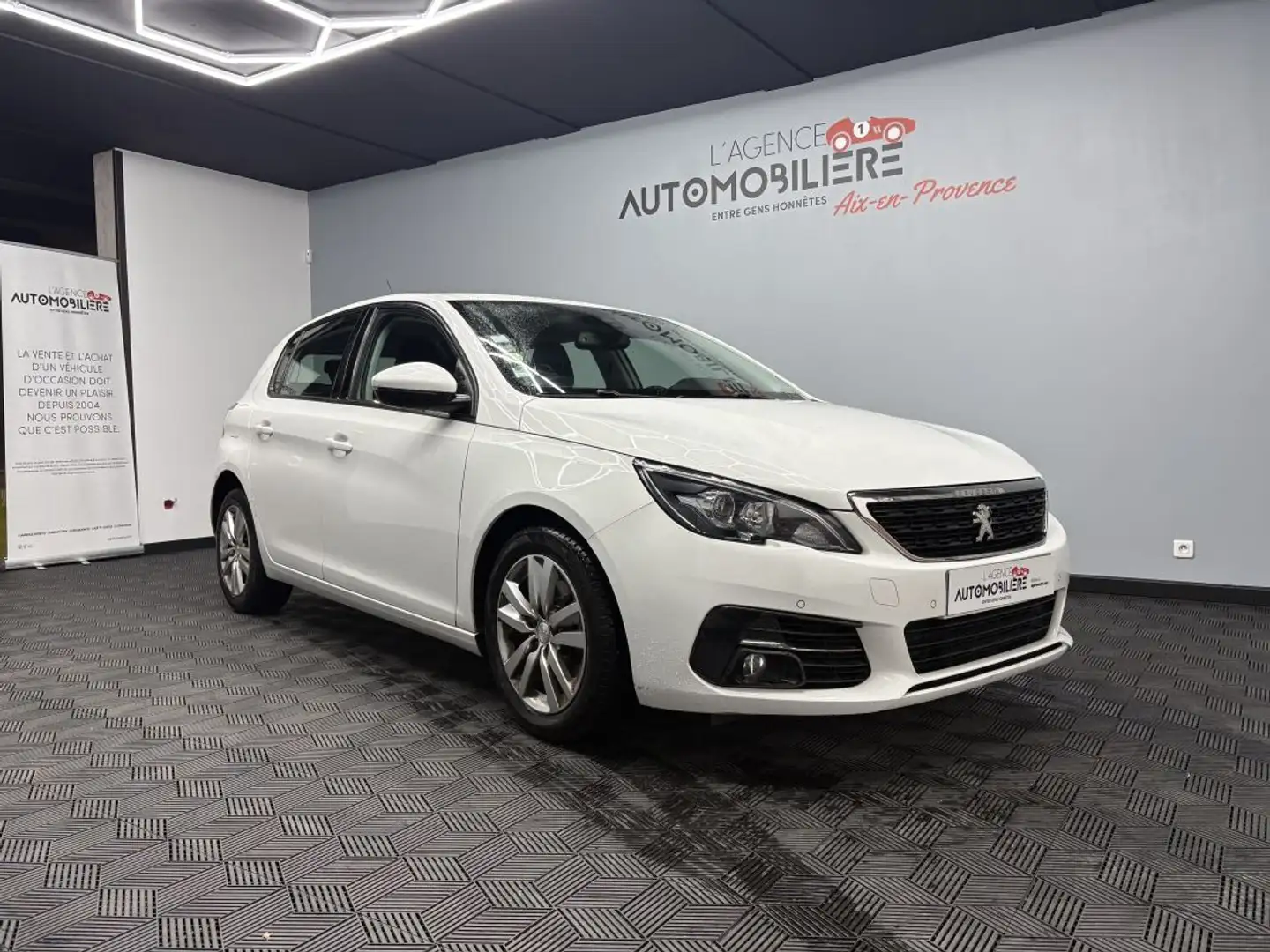 Peugeot 308 II (T9) Phase II 1.6 BlueHDi S&S 120 cv Weiß - 1