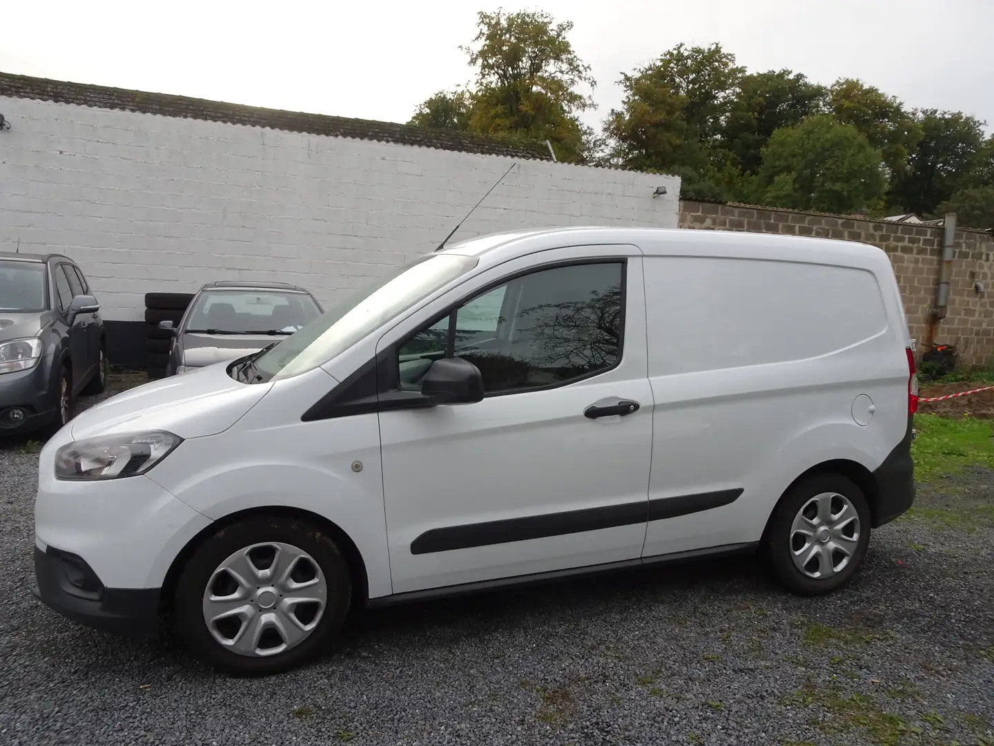 Ford Transit Courier TREND airco Prête à immatriculer Blanc - 2