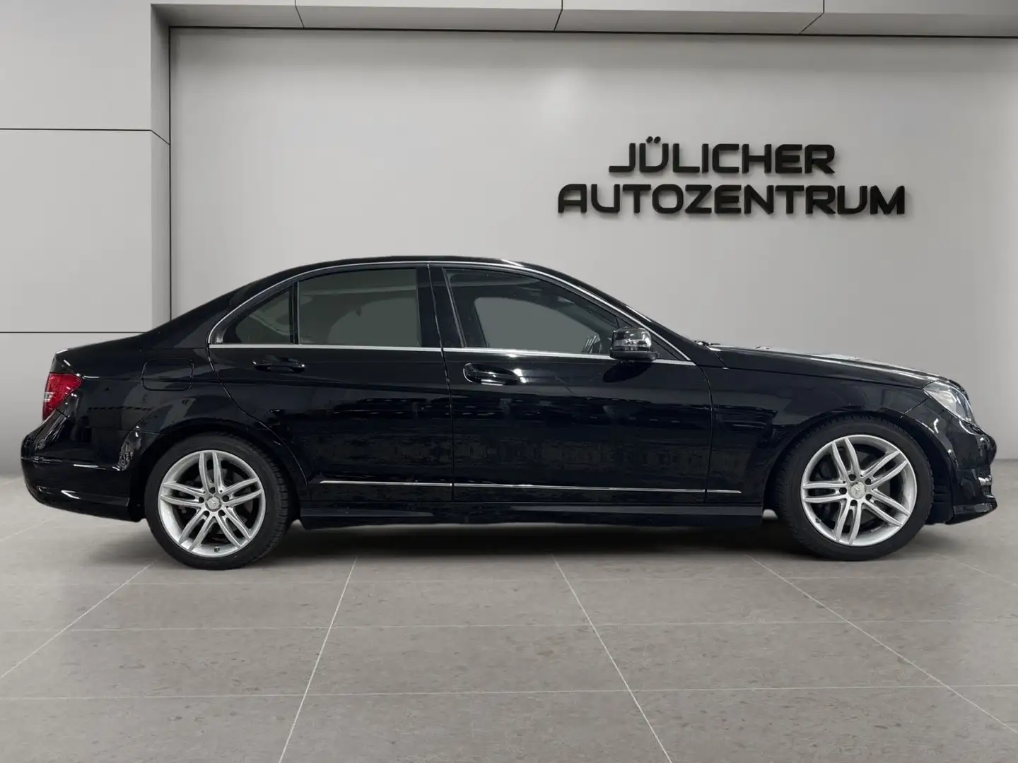 Mercedes-Benz C 300 4Matic Automatik, 2.Hand, Insp. Neu Noir - 2