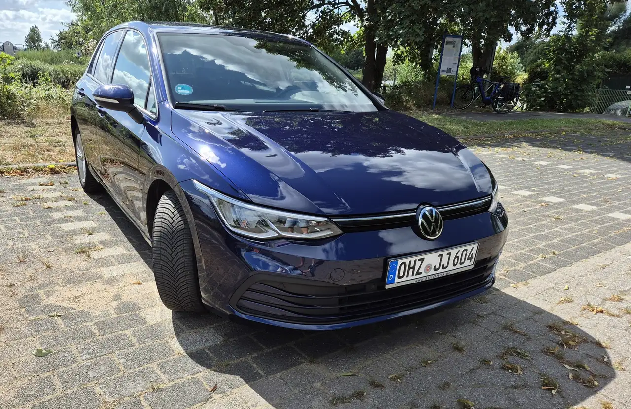 Volkswagen Golf Life — photo 1 of 17