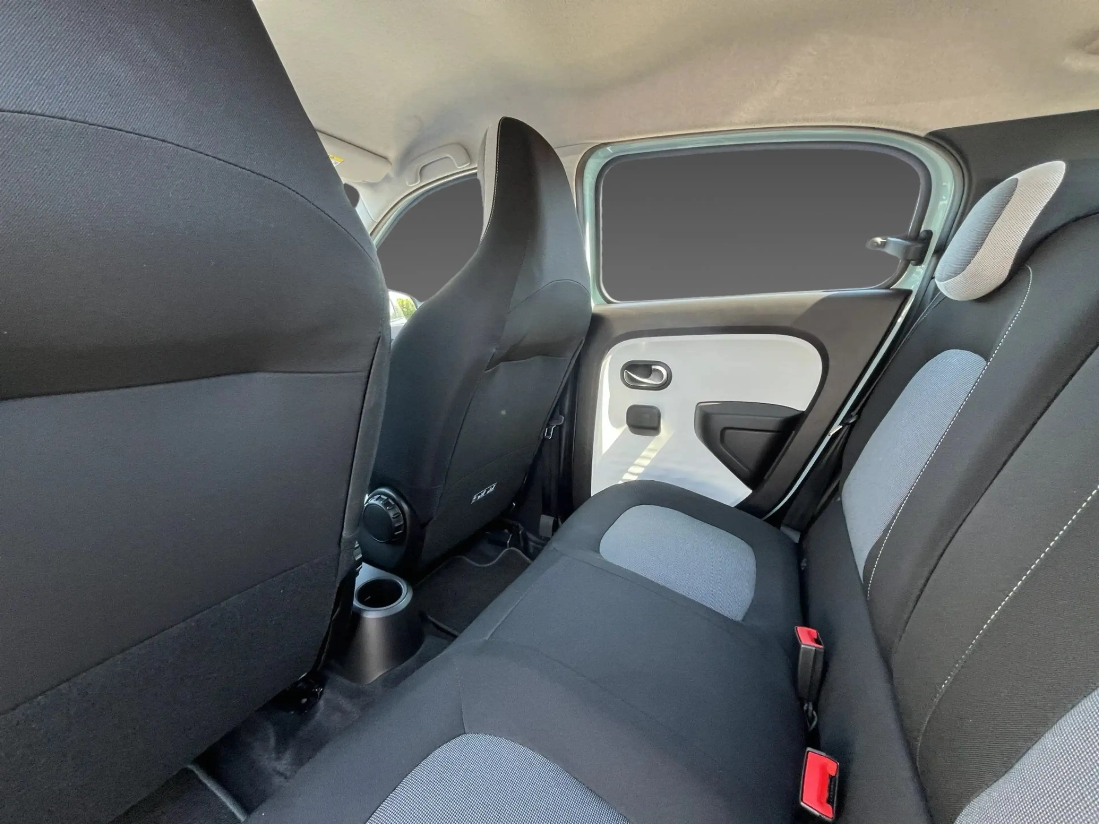 Renault Twingo 1,0 SC 65 EQUILBRE Start Stop — photo 11