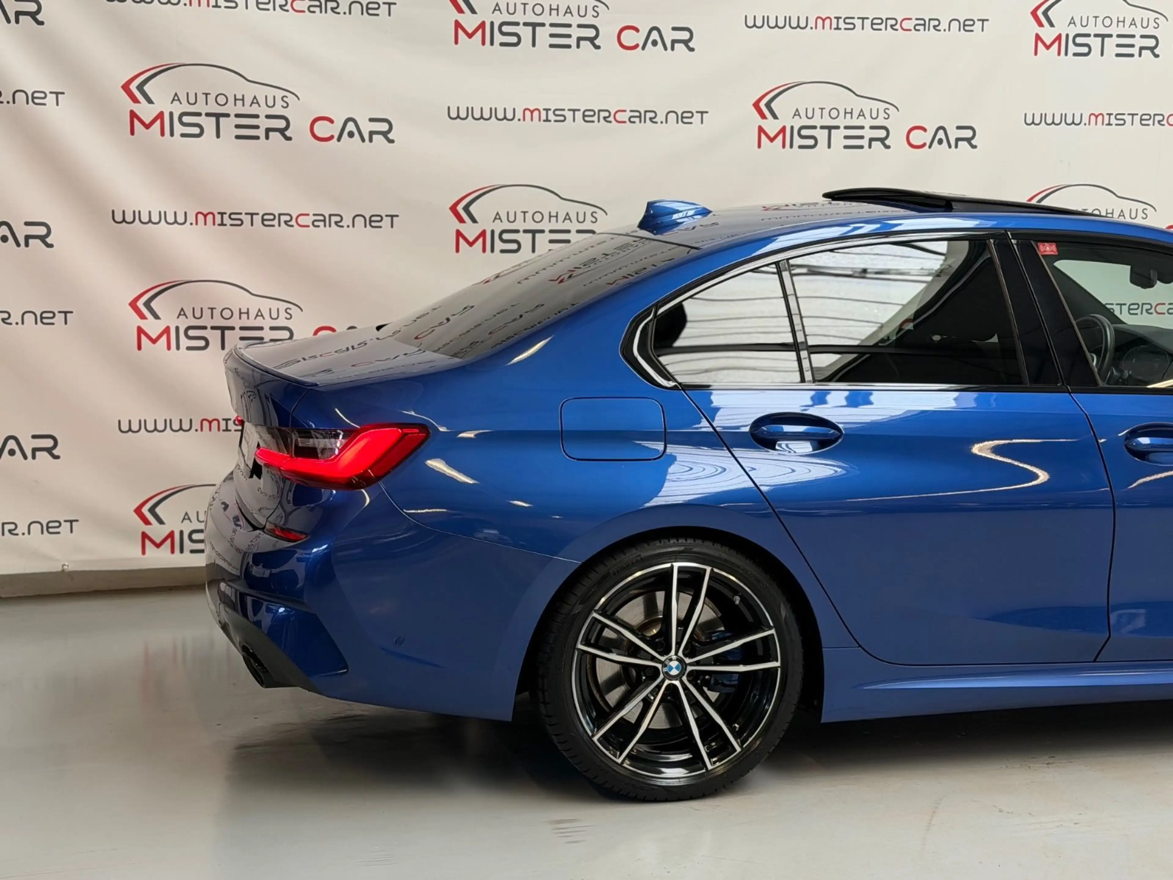 BMW 330 i M Sport LASER/STANDH/GESTIK/GSHD/HUD/360/19 — photo 6