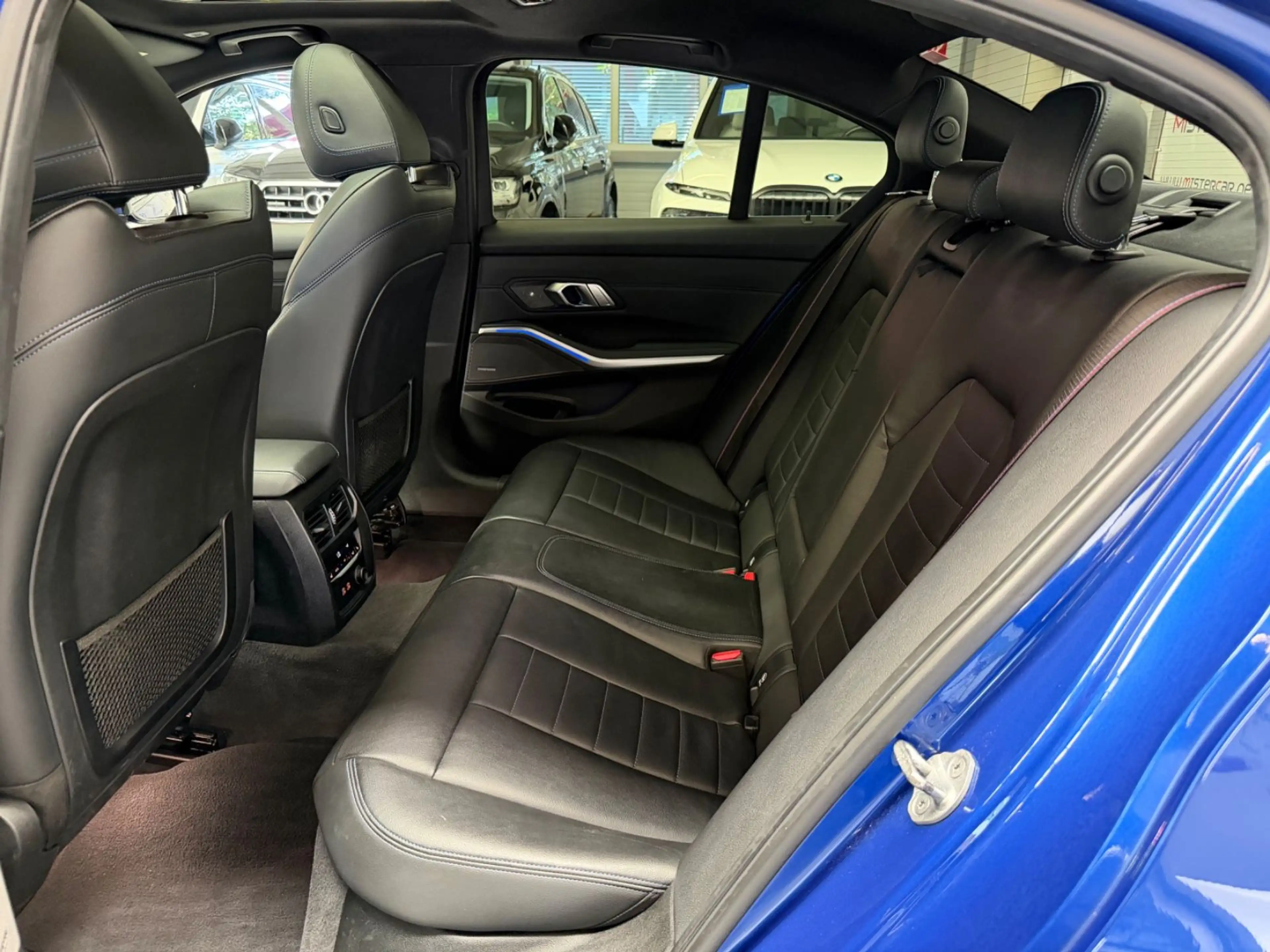 BMW 330 i M Sport LASER/STANDH/GESTIK/GSHD/HUD/360/19 — photo 15