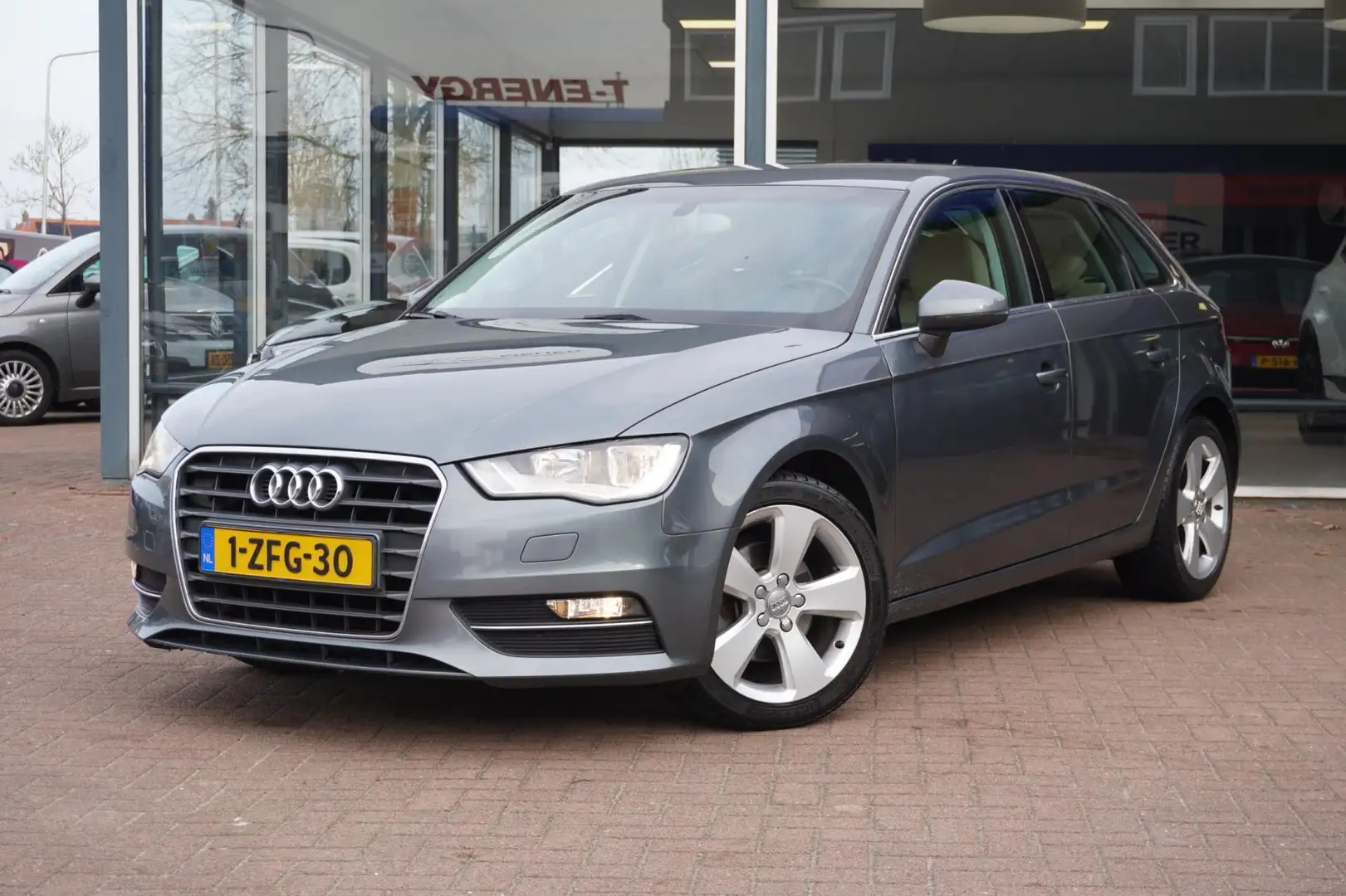 Audi A3 Sportback 1.2 TFSI Ambition Pro Line 5deurs | Auto Gris - 1