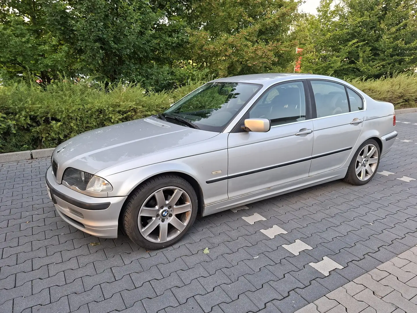 BMW 320 320i E46 6-Zyl. Limousine Argent - 1