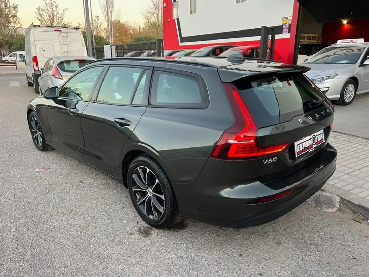 Volvo V60 D3 Kinetic 150 Gris - 2