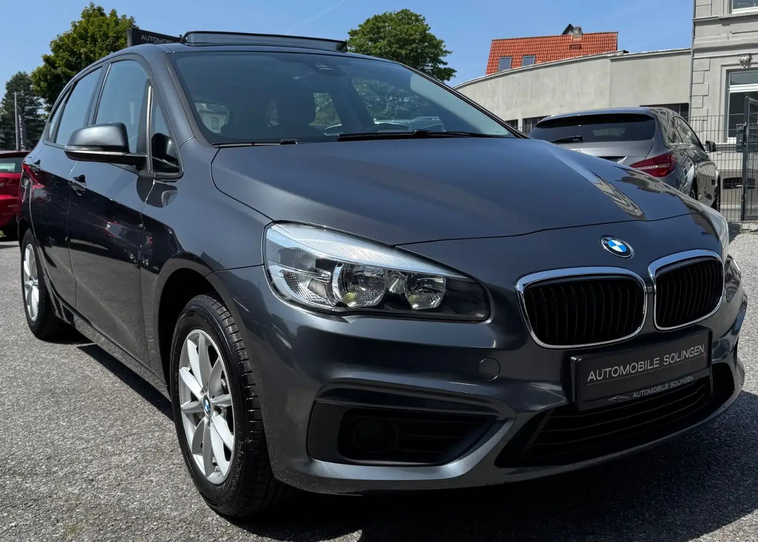 BMW 218 i Active Tourer AUT+PANO+NAVI+PDC+SHZ+LM+GRA+ Grigio - 2