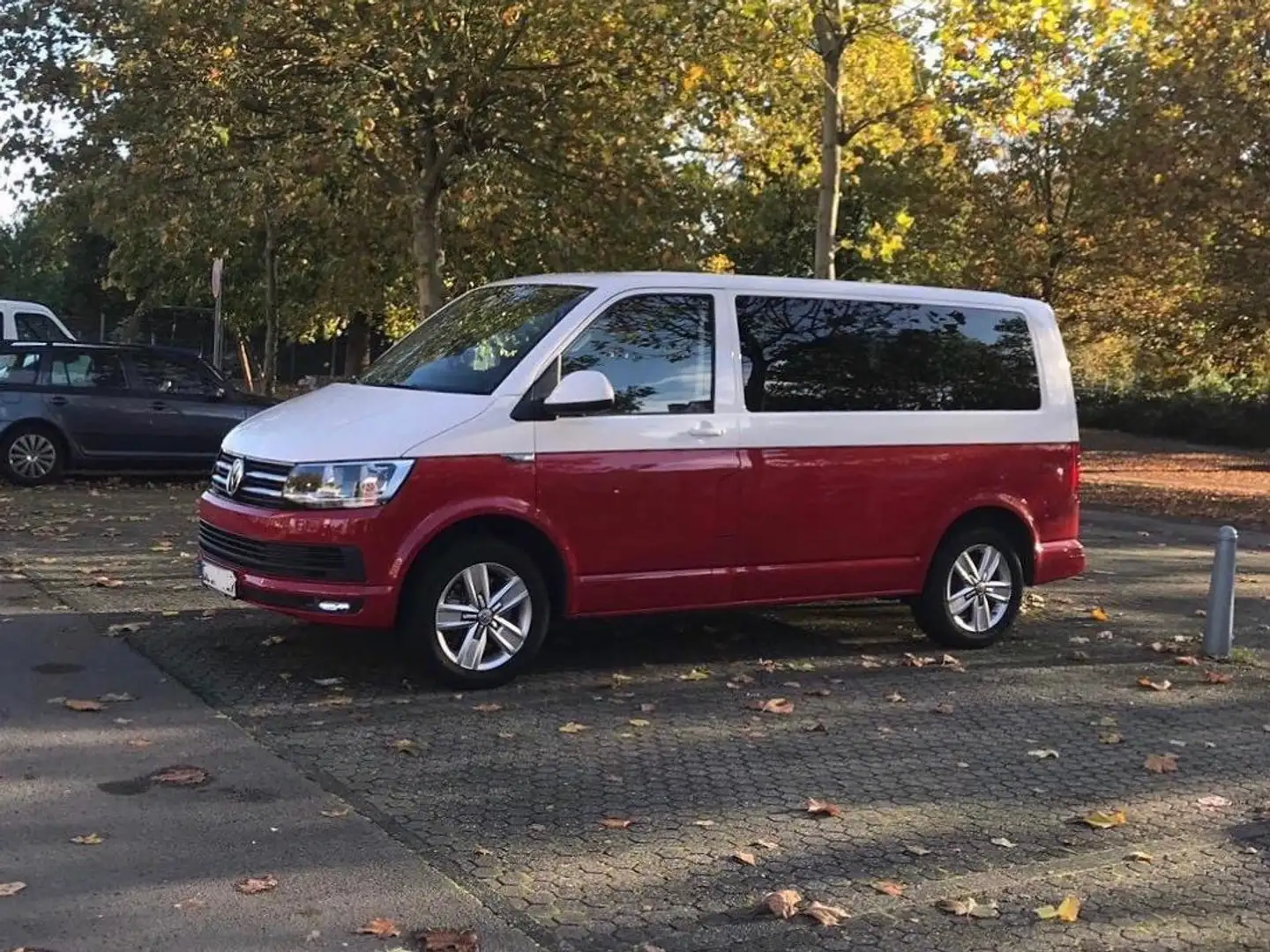 Volkswagen T6 Multivan 2,0l TDI BMT 110 kW Comfortline Rot - 2