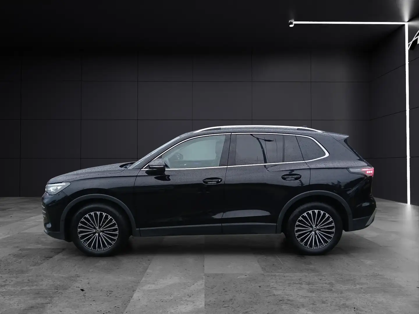 Volkswagen Tiguan eTSI Elegance Matrix AHK Navi AID ACC RFK SH Schwarz - 2