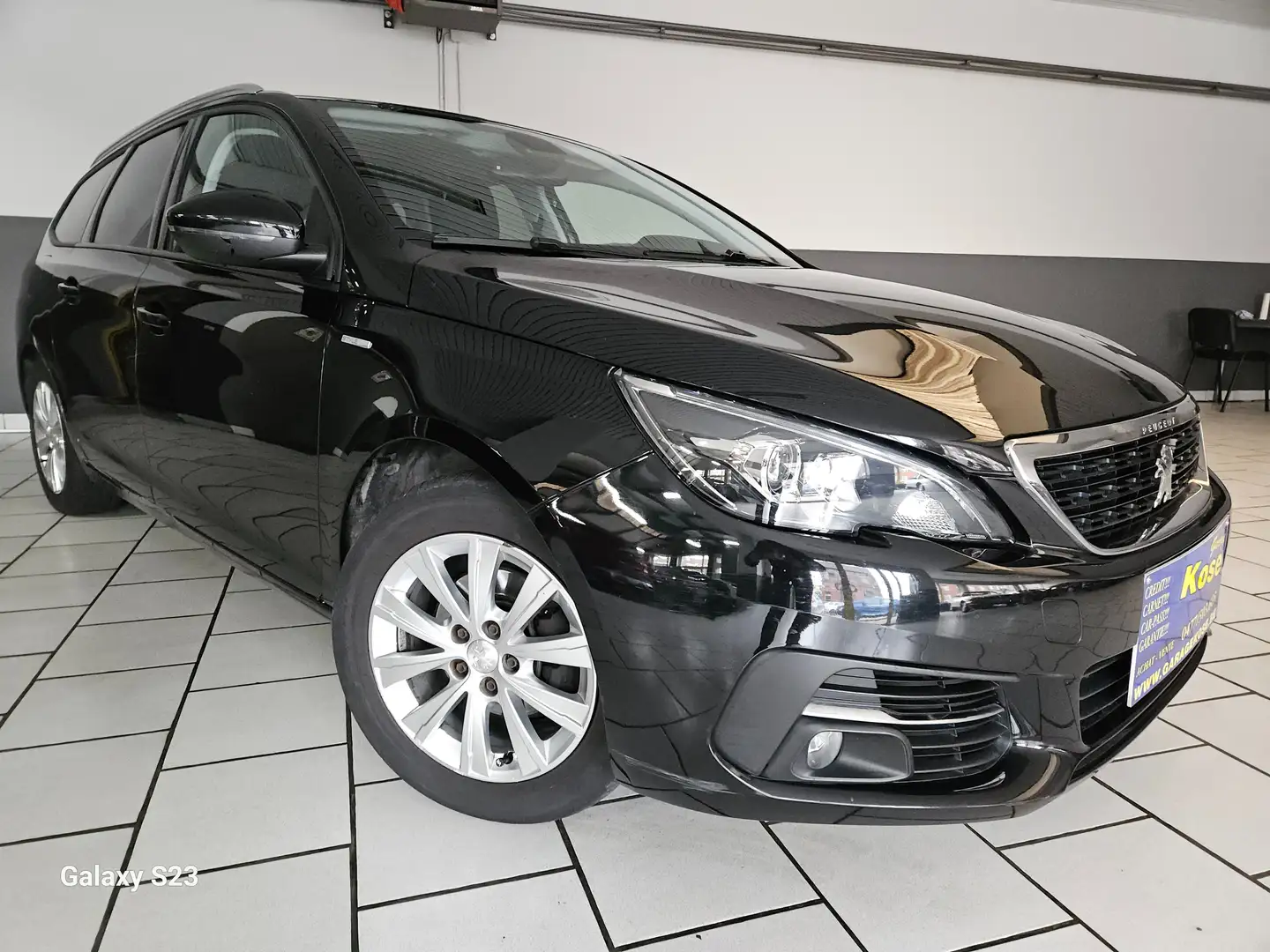 Peugeot 308 SW 1.2 PureTech Style/NAVIGATION/CARPLAY 1ERE MAIN Noir - 1