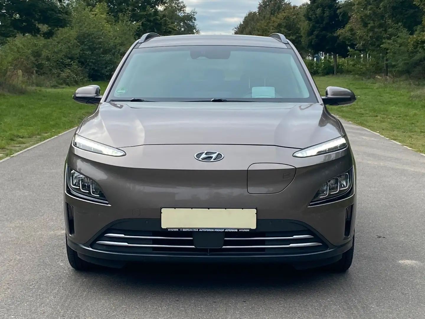 Hyundai KONA EV Trend 150 kW *RW484KM*HeUp*AHK*LED*ACC* Beige - 2