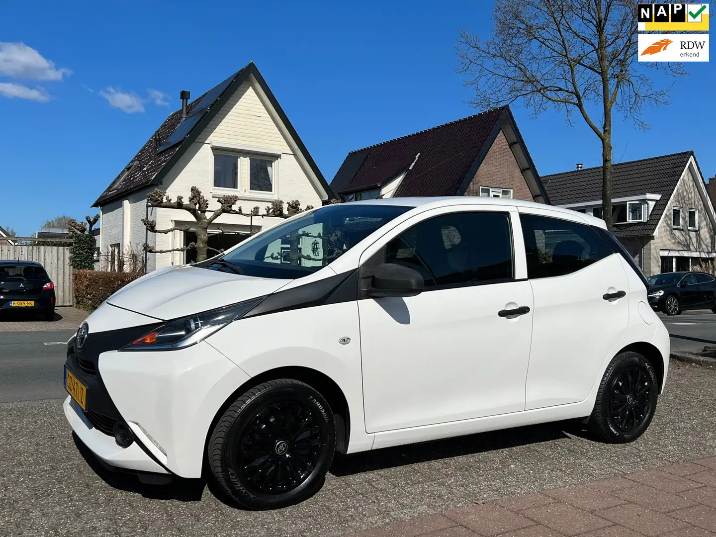 Toyota Aygo 1.0 VVT-i x-now 95.000 km NL-NAP APK T/M 7-2026!! Wit - 1