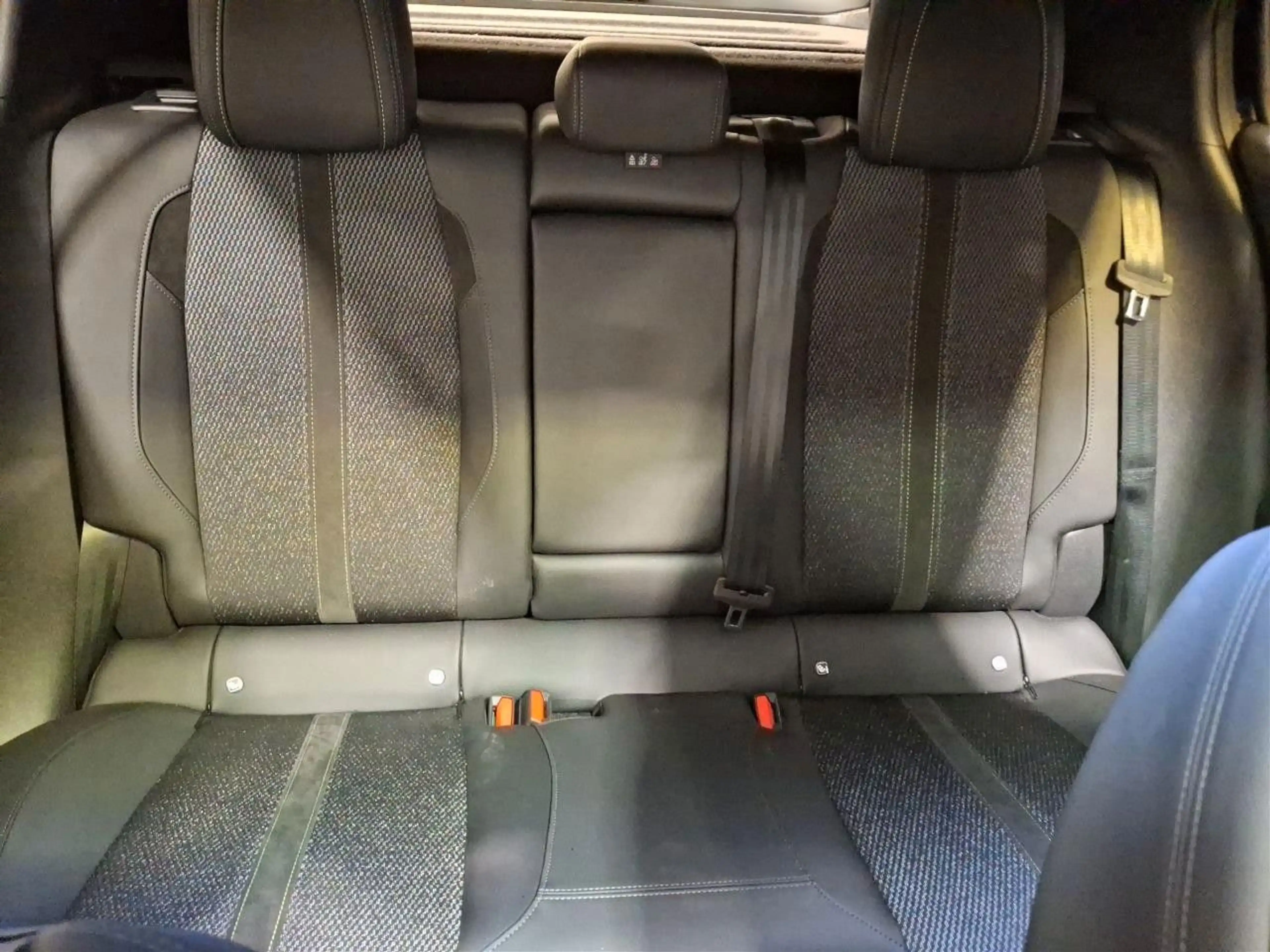 Peugeot 408 Hybrid GT 145 PS 6G-DSG *SURROUNDING-PACKET* — photo 13