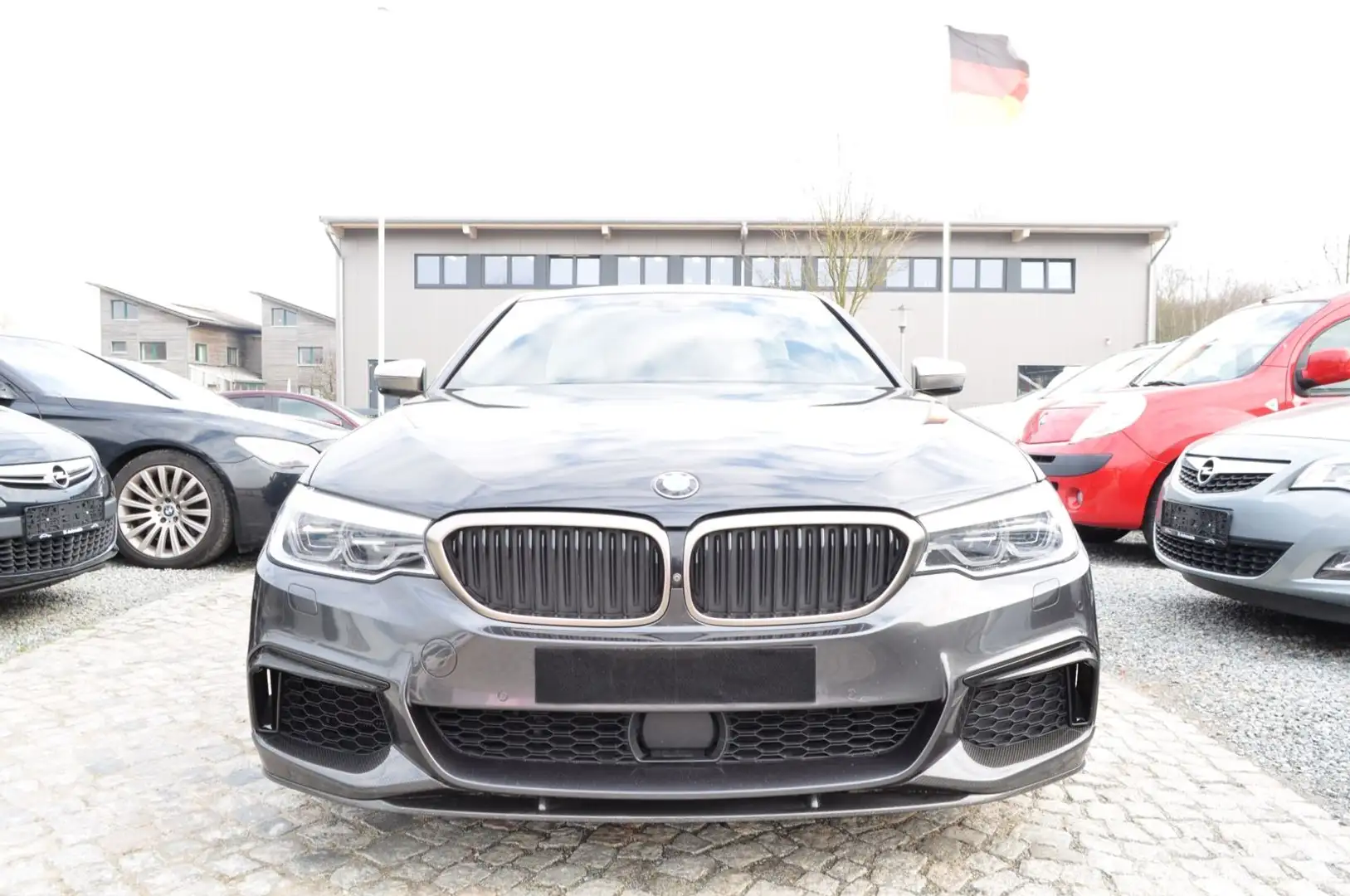 BMW 550 5 Lim. M550 d xDrive/NP 138.000€/MASSAGE/B&W Šedá - 2