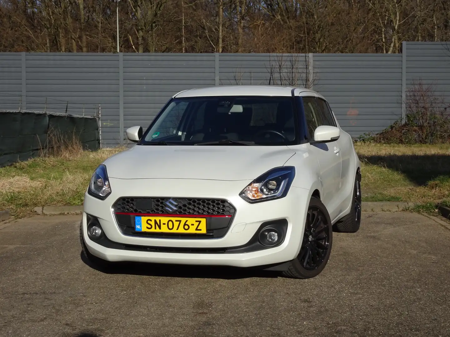 Suzuki Swift 1.0 Style Smart Hybride Wit - 1