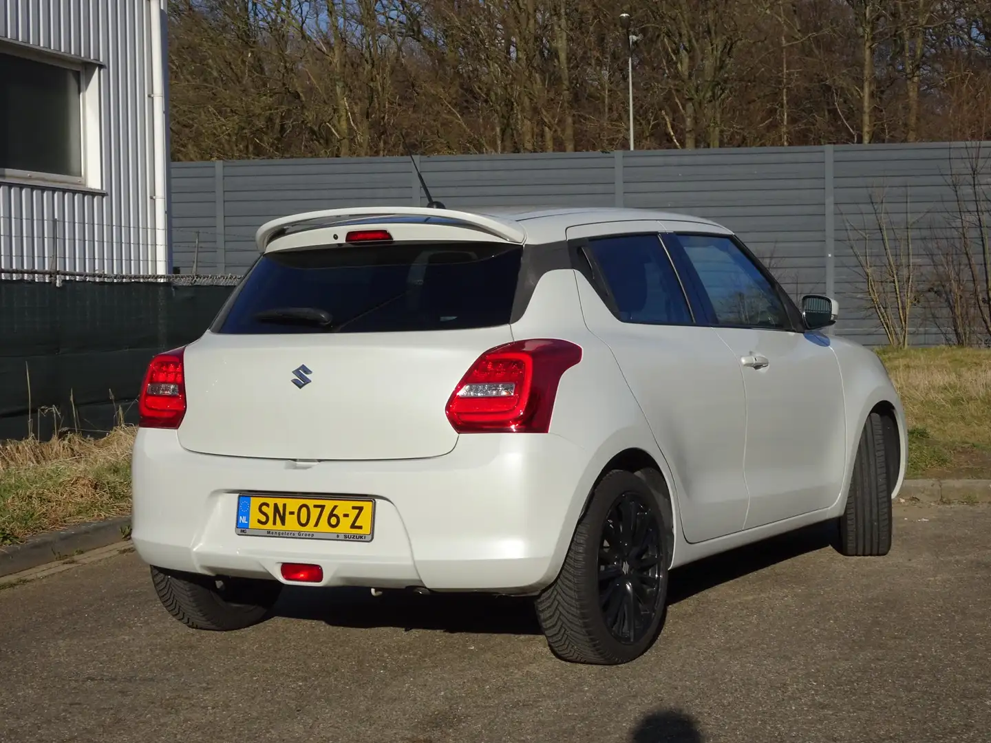 Suzuki Swift 1.0 Style Smart Hybride Wit - 2