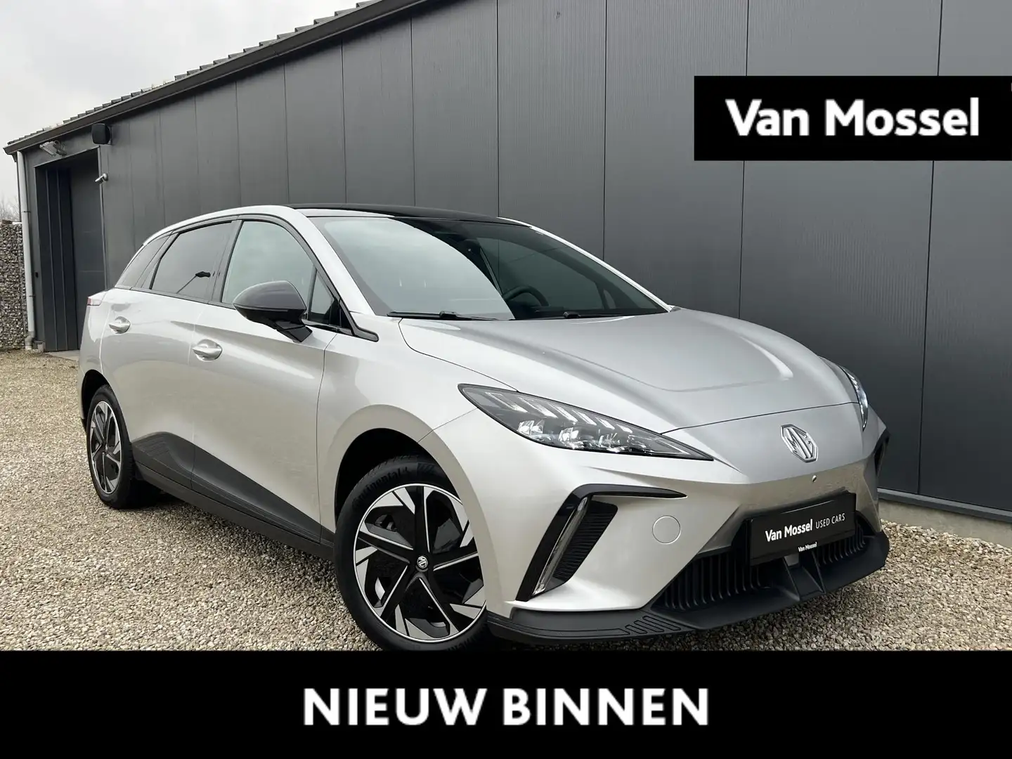 MG MG4 64 kWh Luxury Zilver - 1
