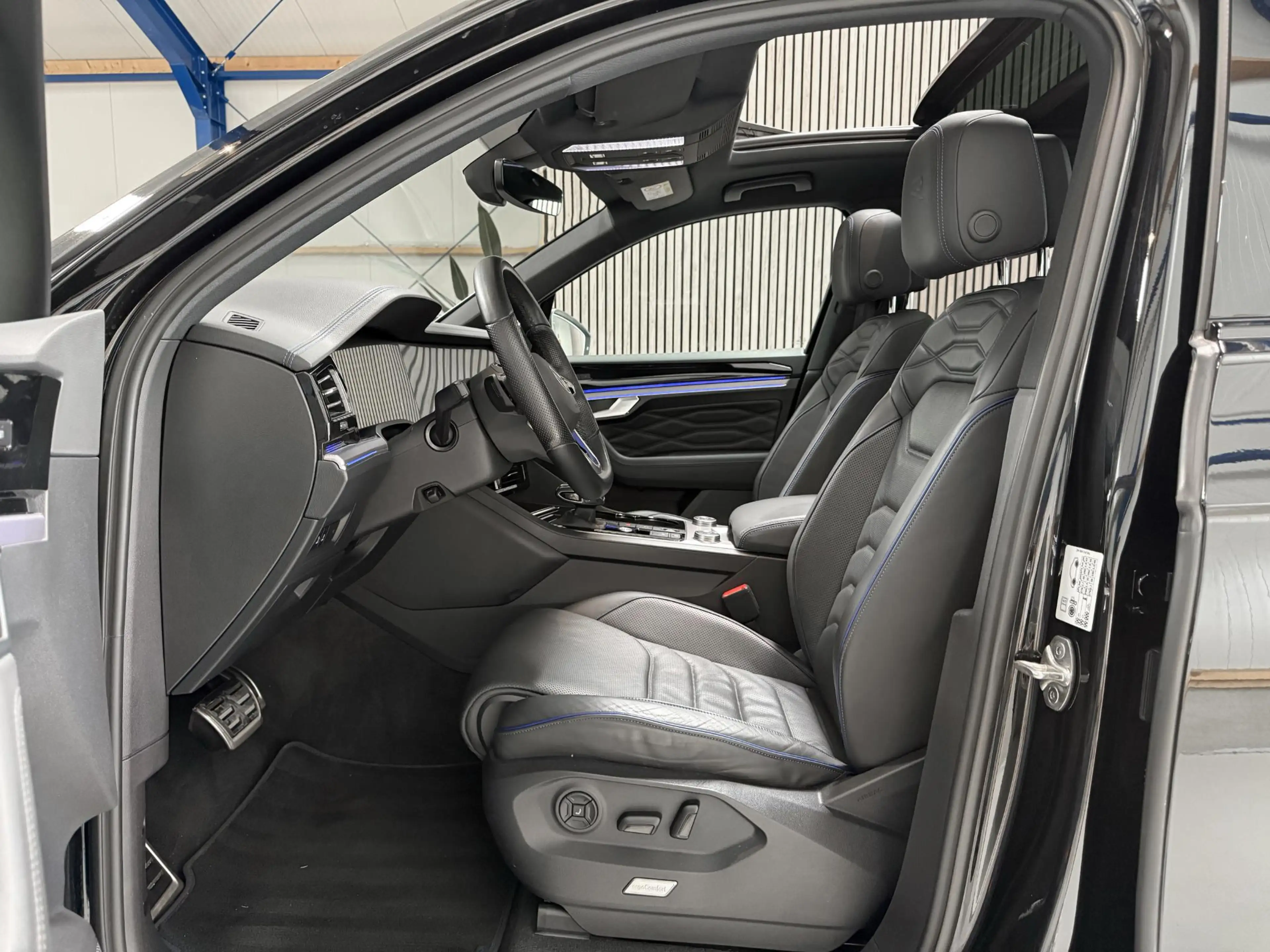Volkswagen Touareg 3.0 TSi 4MOTION R LINE - PANORAMADAK - TREKHAAK - — photo 6