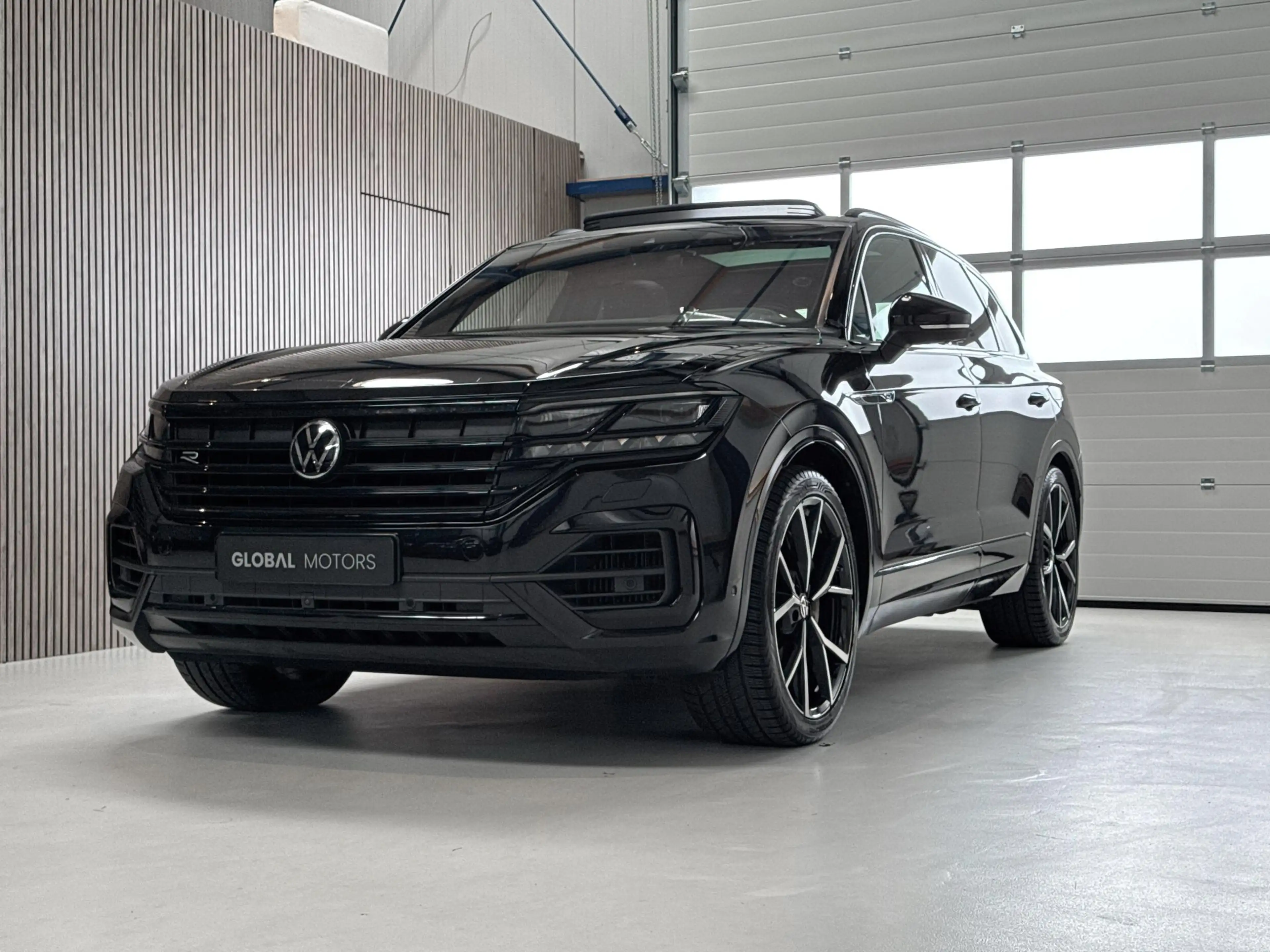 Volkswagen Touareg 3.0 TSi 4MOTION R LINE - PANORAMADAK - TREKHAAK -