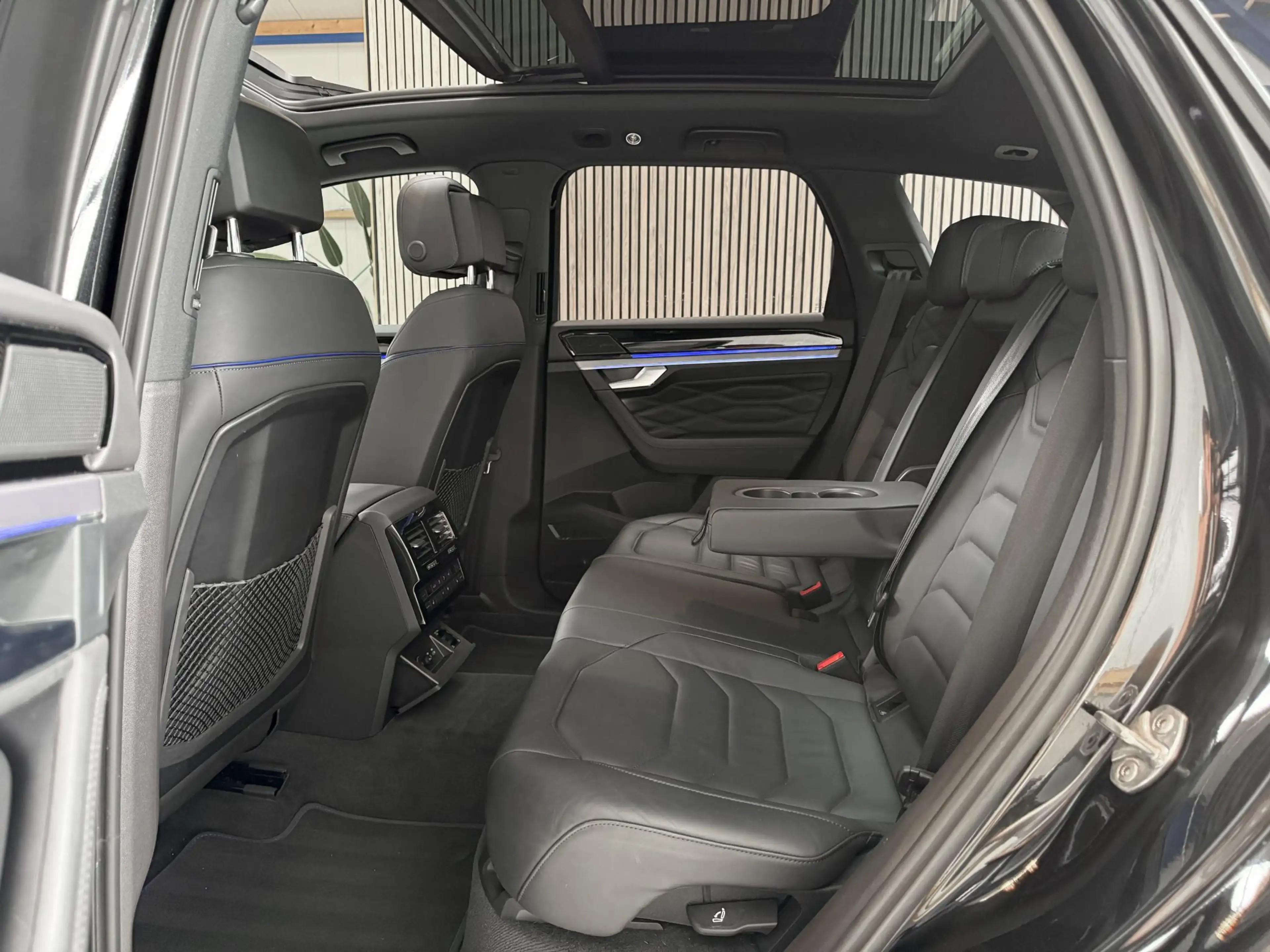 Volkswagen Touareg 3.0 TSi 4MOTION R LINE - PANORAMADAK - TREKHAAK - — photo 7