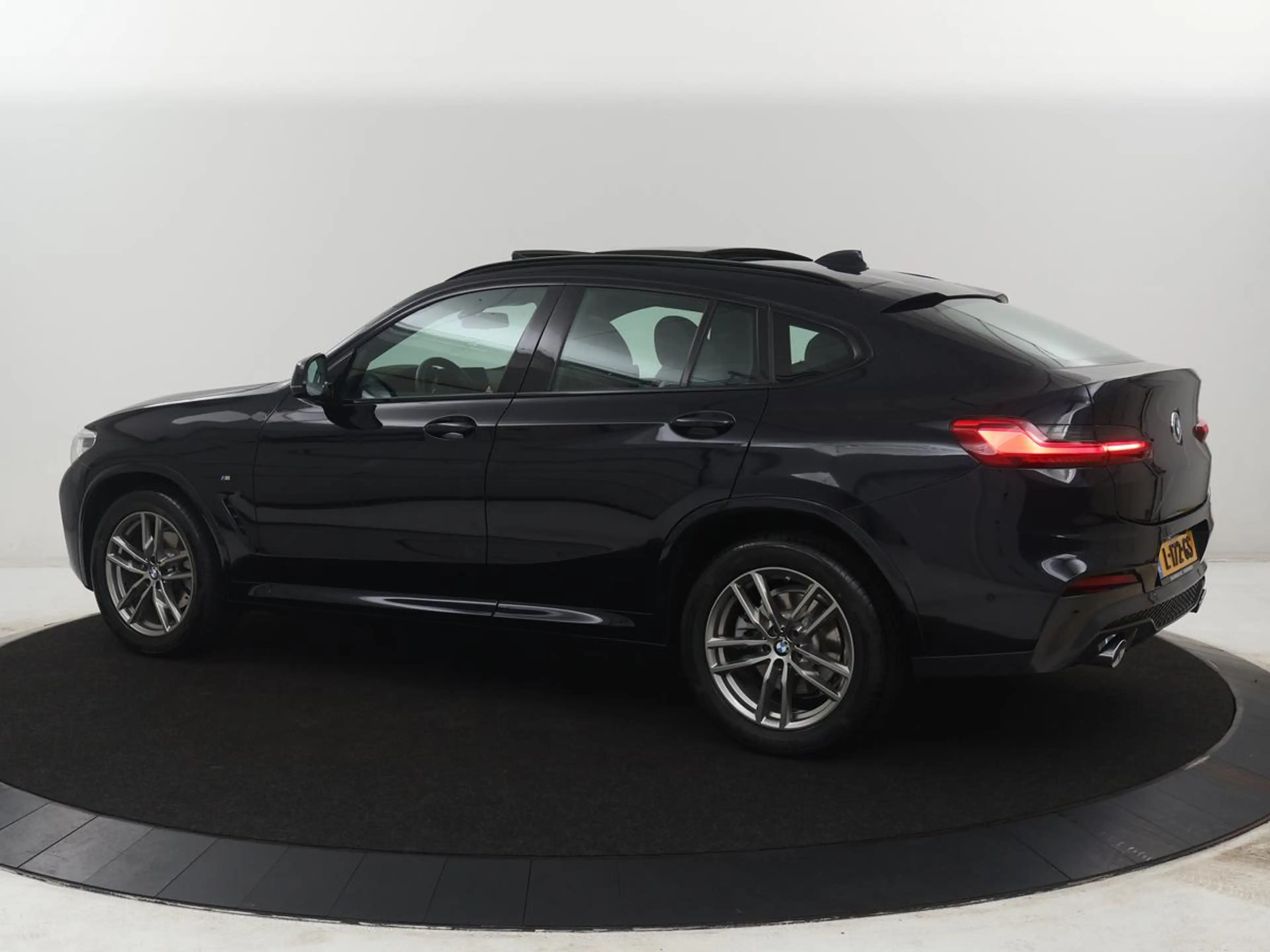 BMW X4 xDrive20i Business Edition | M-sport | Panoramadak — photo 2