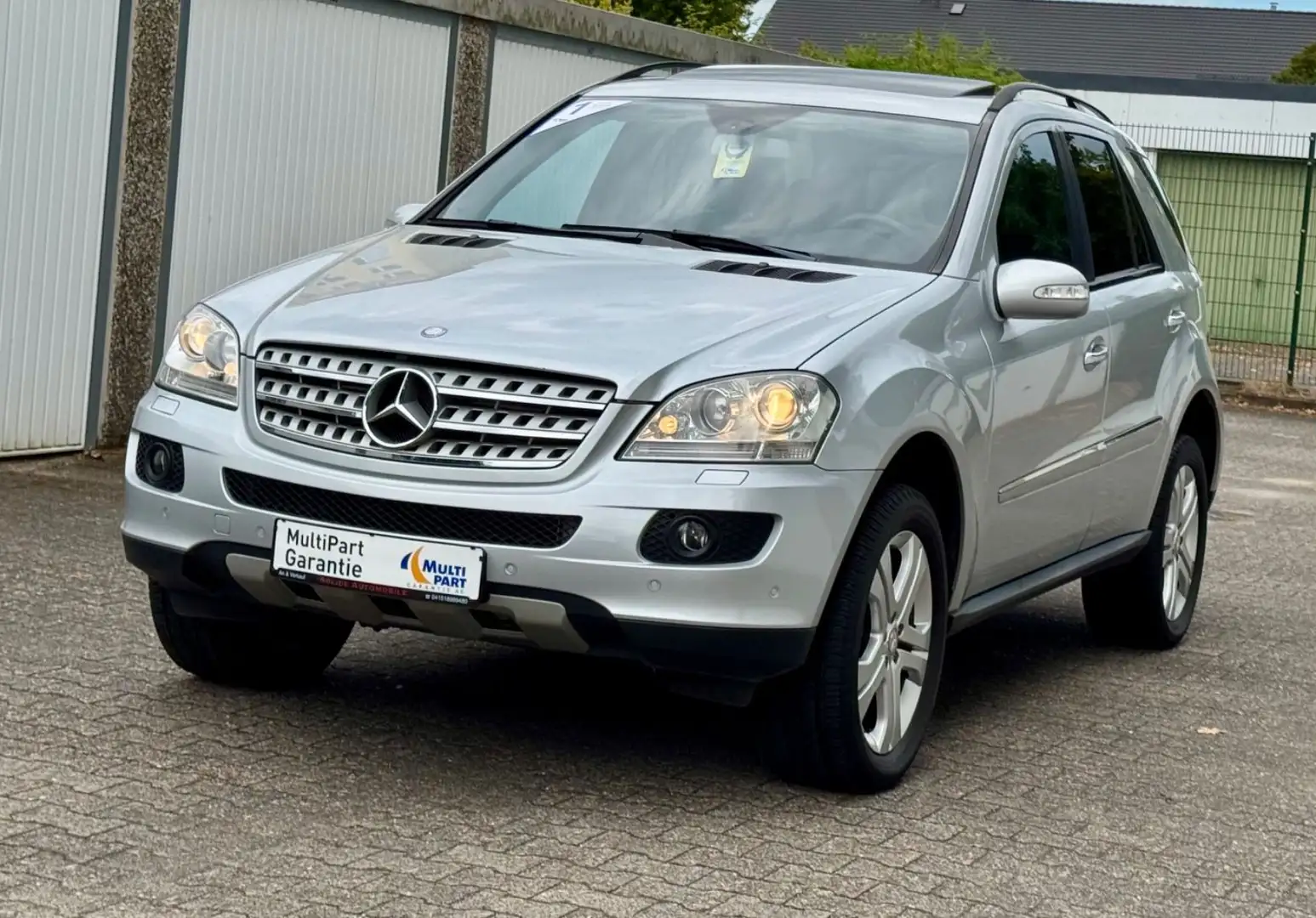Mercedes-Benz ML 280 Sport-Paket.Navi .Schiebedach Silber - 2