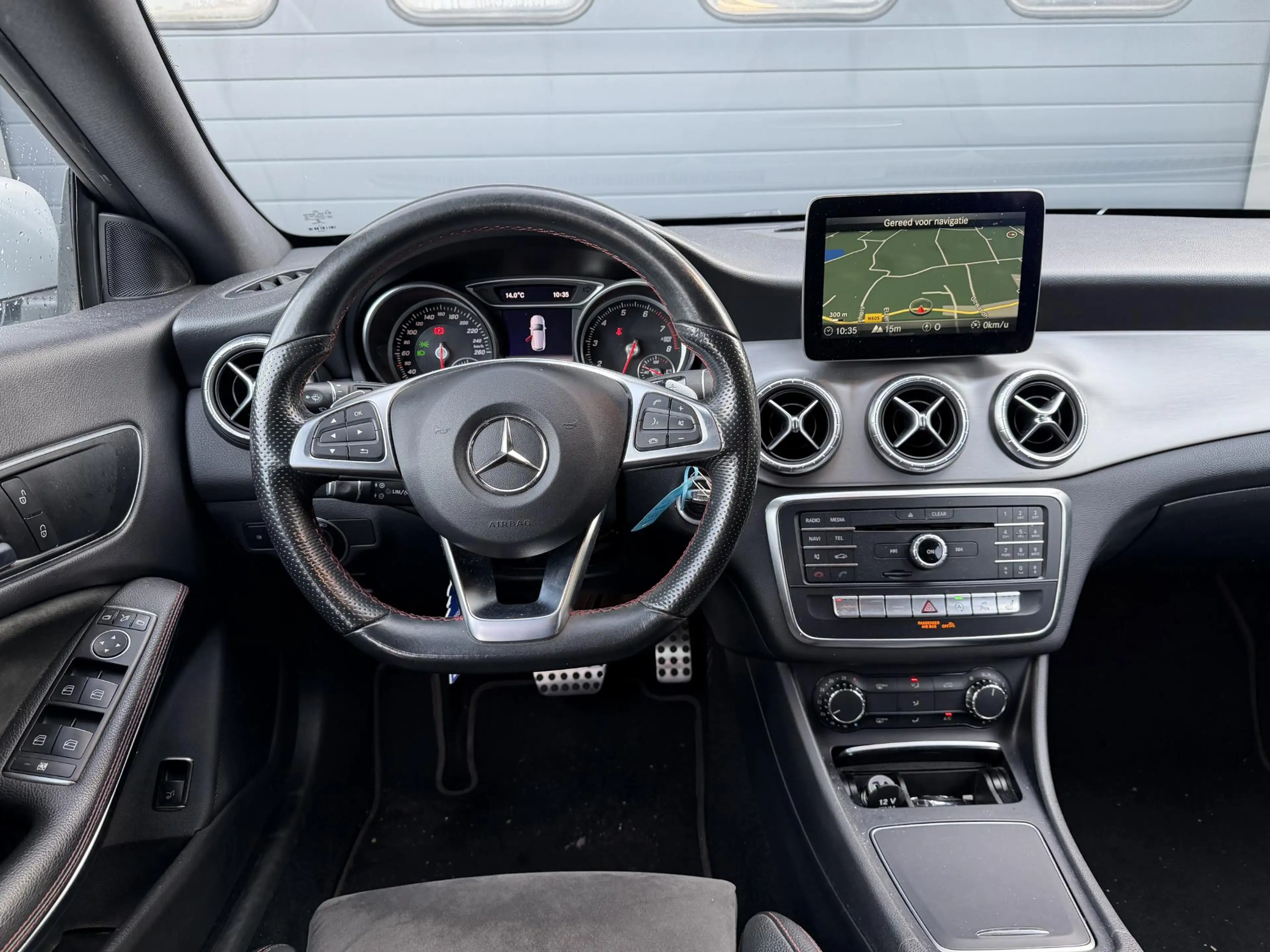 Mercedes-Benz CLA 180 Shooting Brake AMG | Navigatie | Parkeersensoren | — photo 22