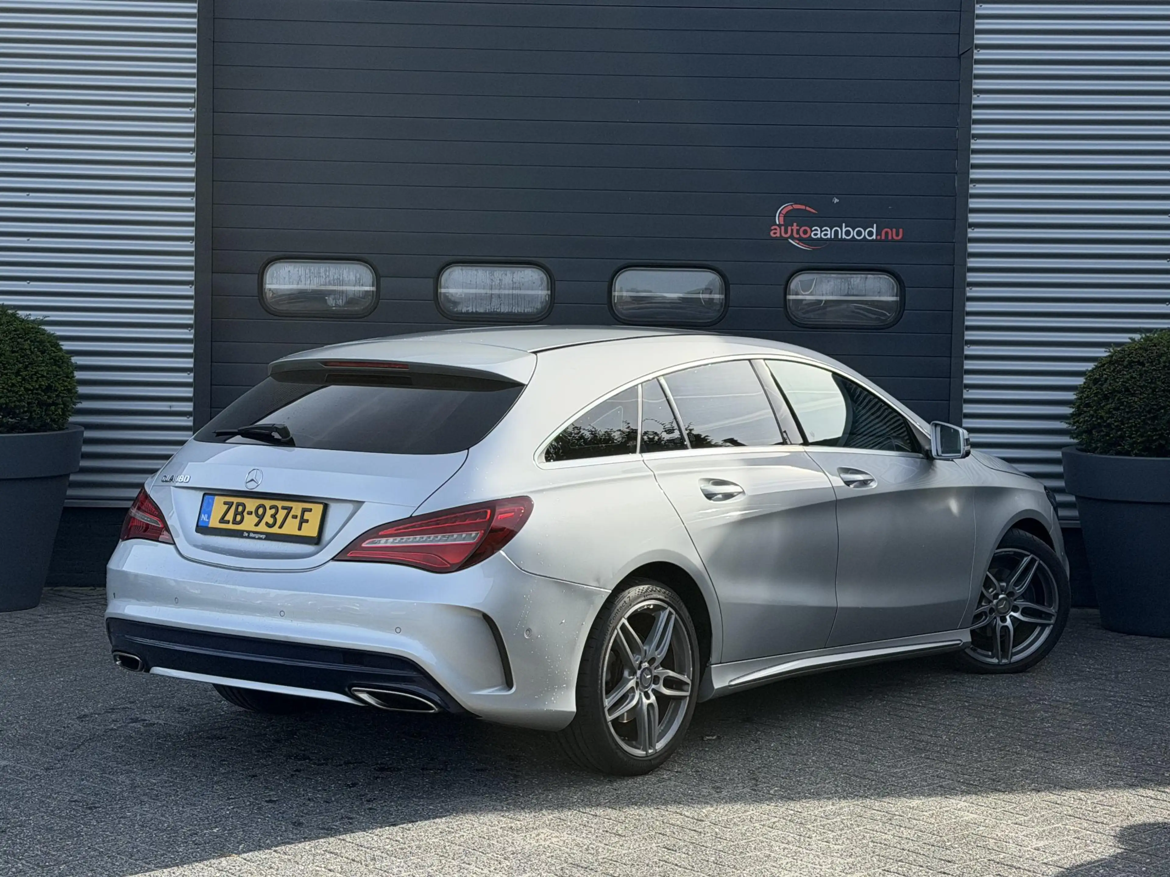 Mercedes-Benz CLA 180 Shooting Brake AMG | Navigatie | Parkeersensoren | — photo 2