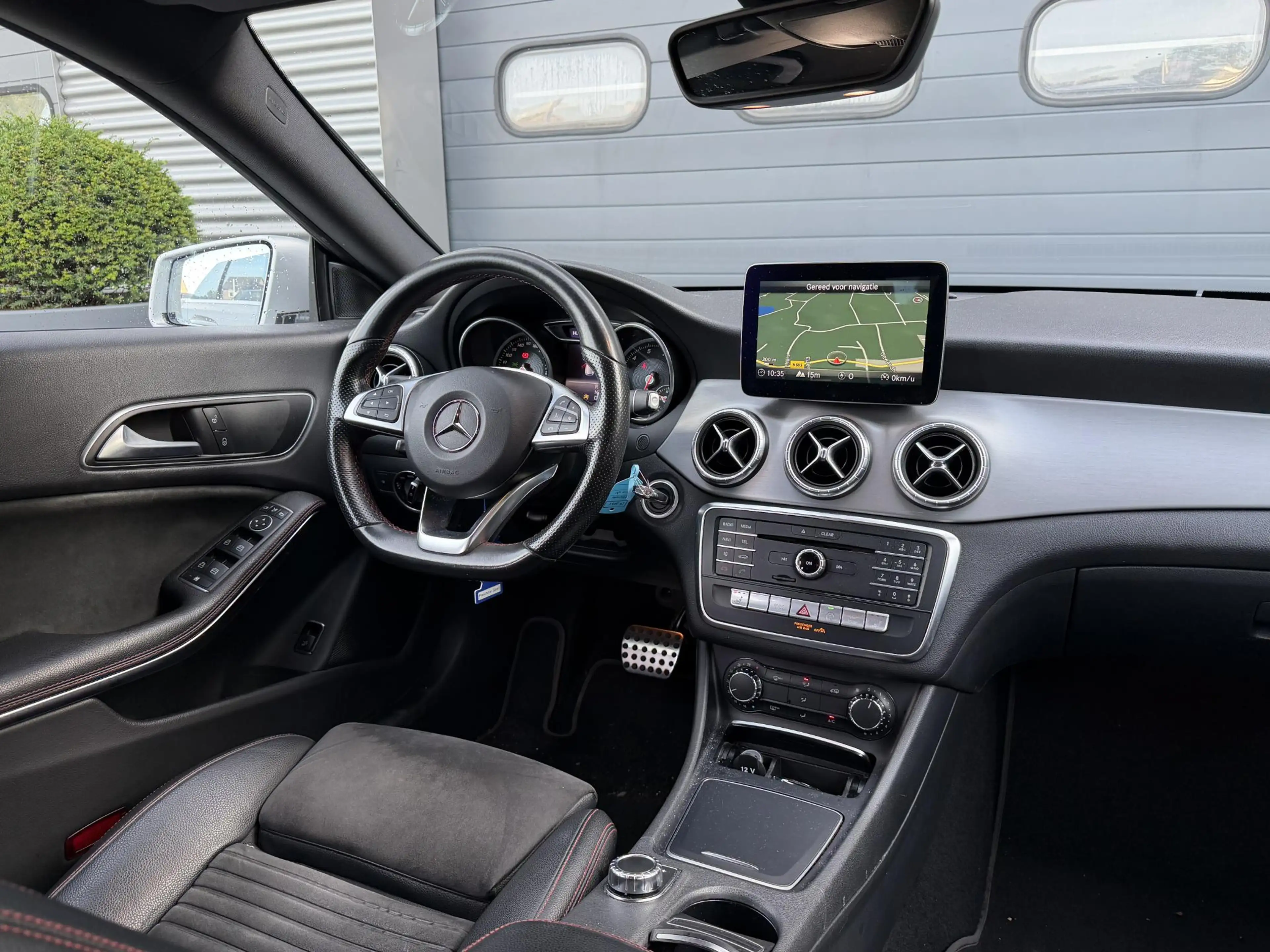 Mercedes-Benz CLA 180 Shooting Brake AMG | Navigatie | Parkeersensoren | — photo 3