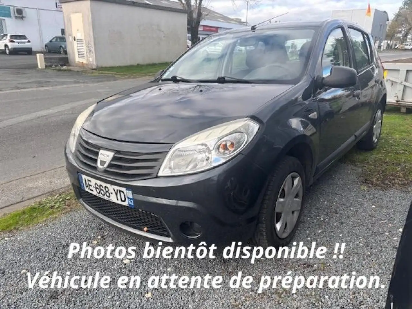 Dacia Sandero Sandero 1.2 16V  BERLINE Ambiance Gris - 1