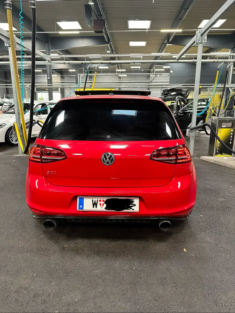 Volkswagen Golf GTI 2,0 TSI DSG Performance Rot - 2