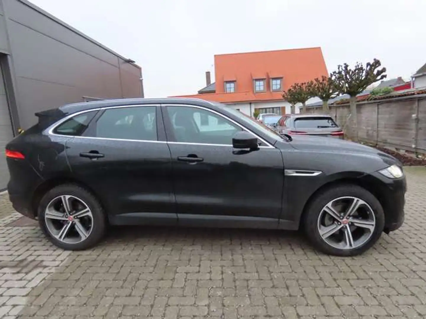 Jaguar F-Pace F-Pace 2.0 D AWD Portfolio (EU6.2) Schwarz - 2