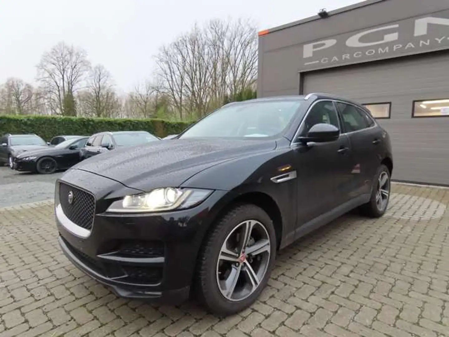 Jaguar F-Pace F-Pace 2.0 D AWD Portfolio (EU6.2) Schwarz - 1