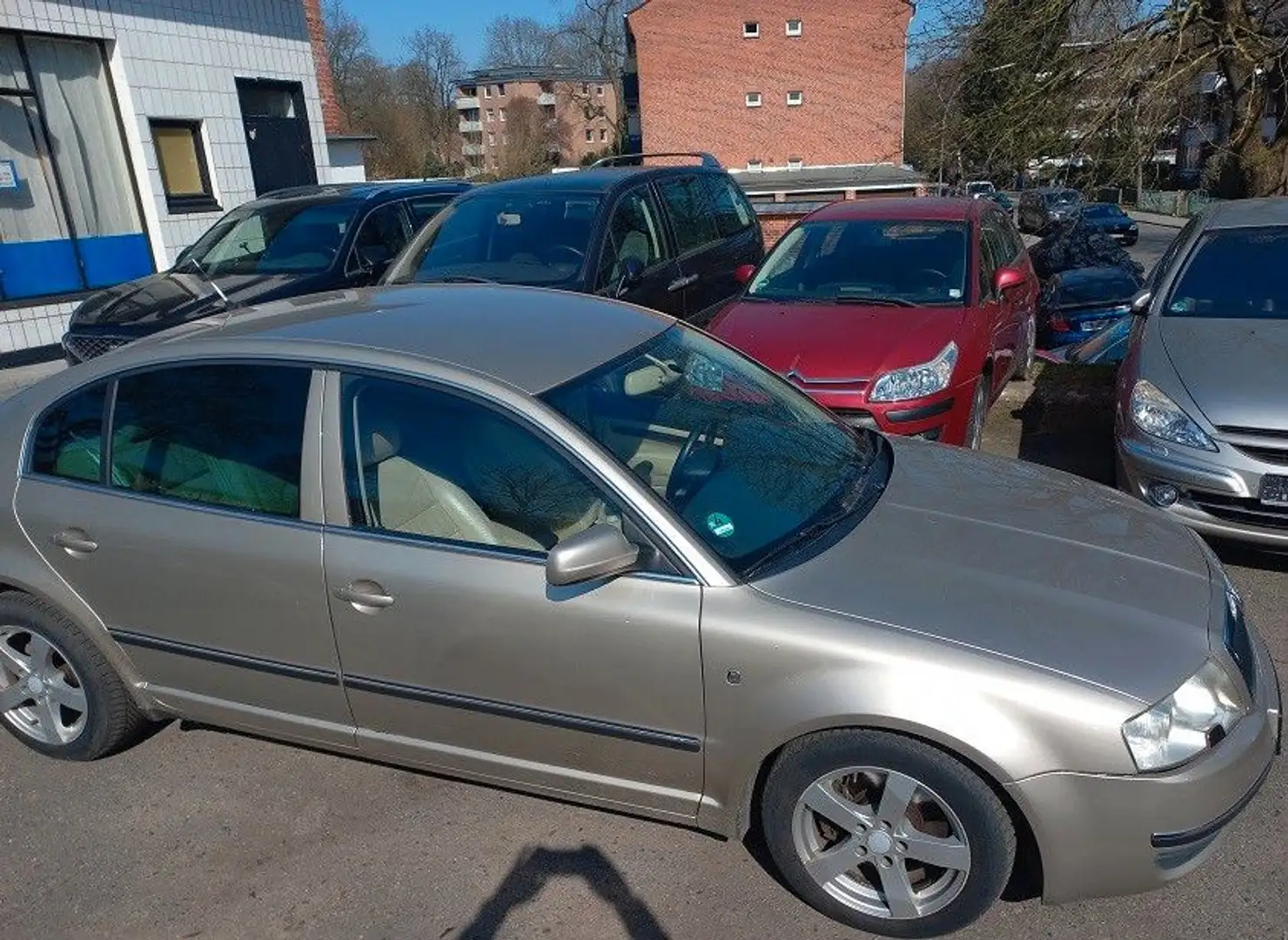 Skoda Superb 2,5 TDi Aut Klima Leder SHZ LMF PDC BC Beige - 1