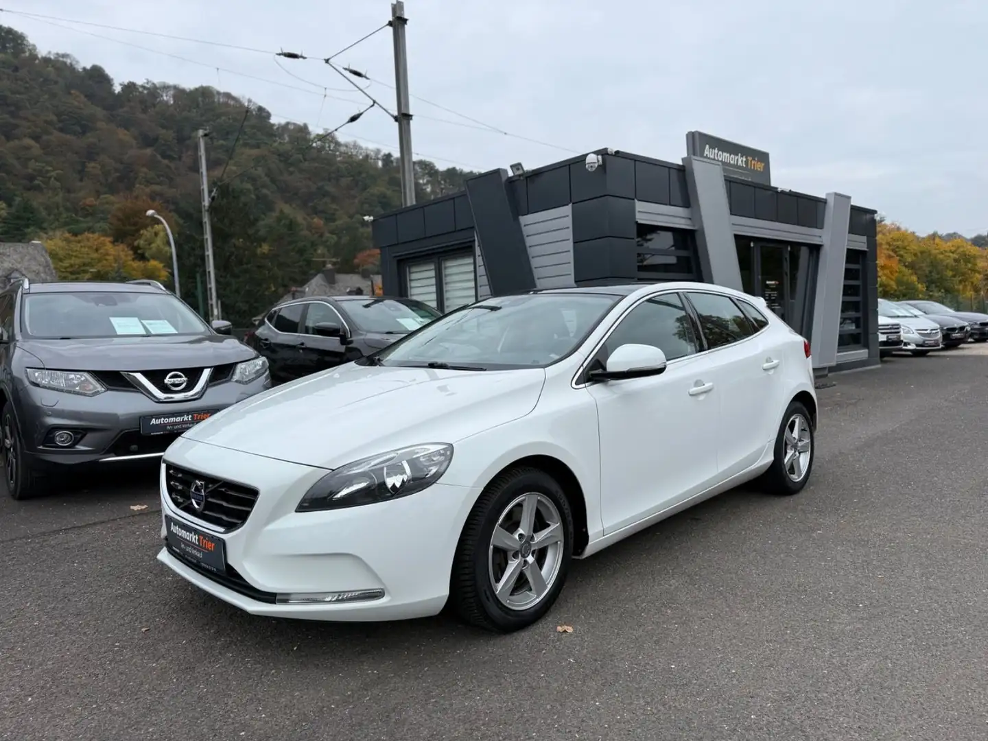 Volvo V40 Momentum! Top Zustand! Automatik! TÜV NEU! Weiß - 1