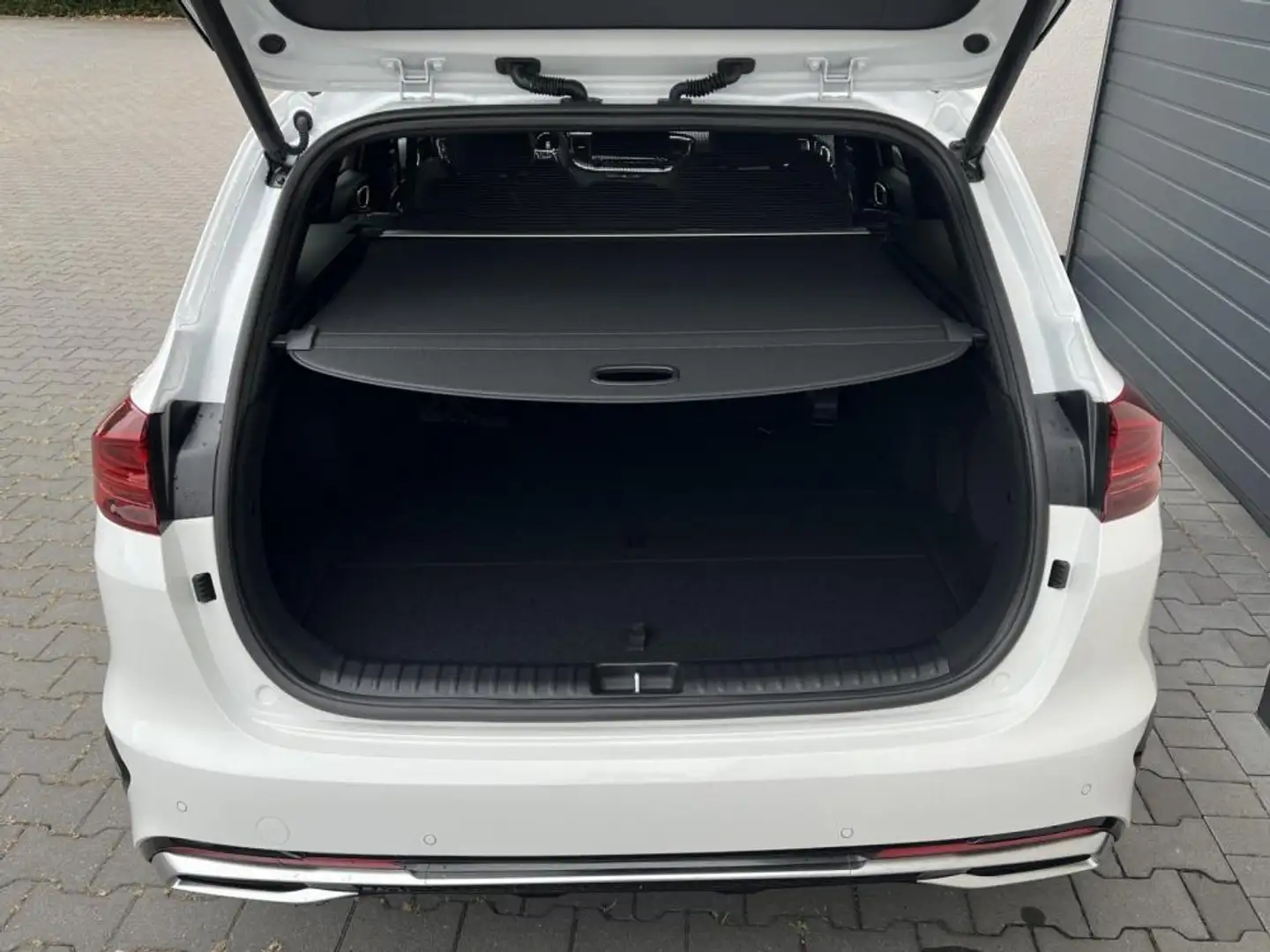 Kia Ceed SW / cee'd SW Sportswagon GT-PlusLine 1,5 T-GDi DCT7 103KW 10... Weiß - 2