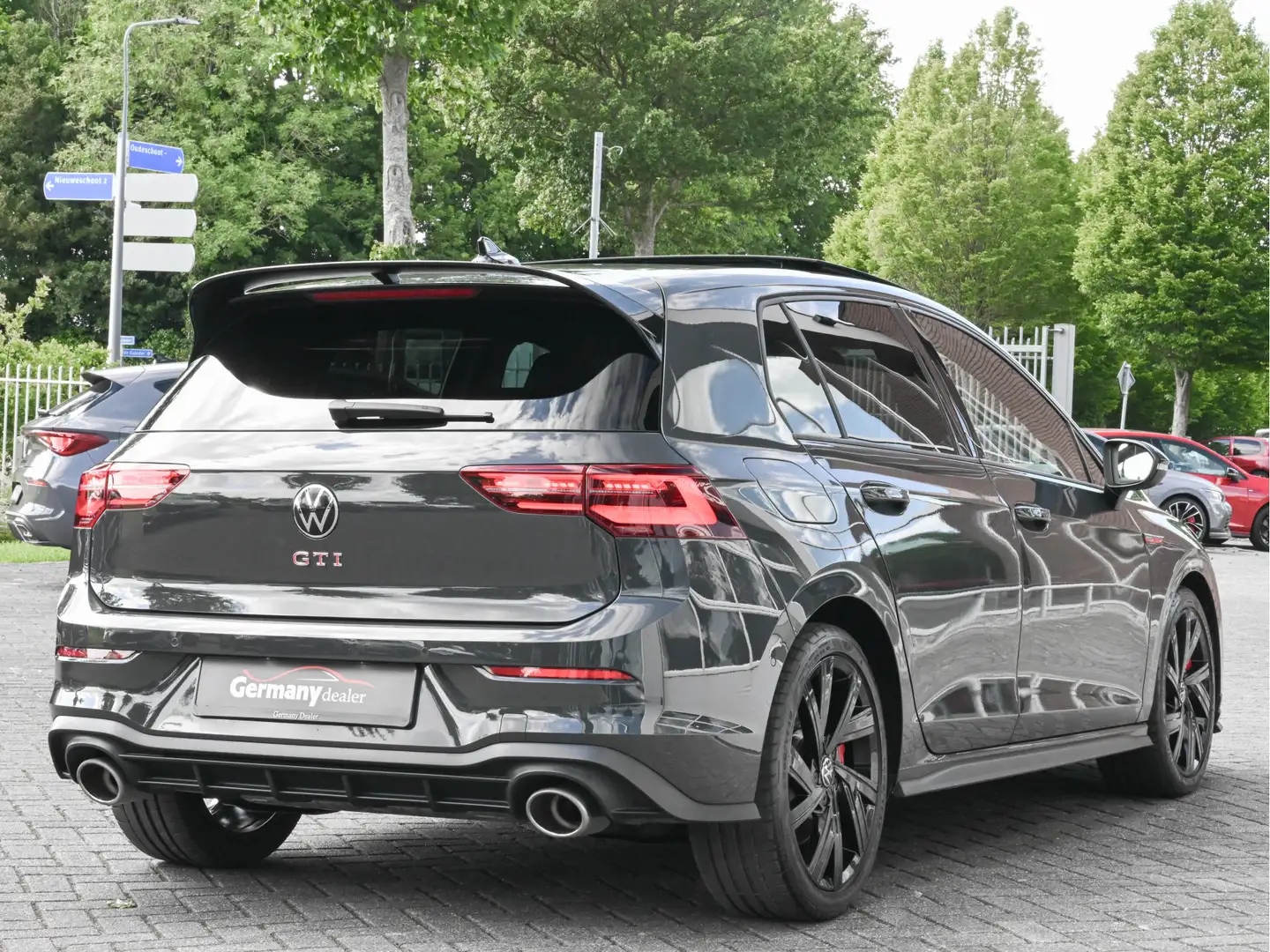 Volkswagen Golf GTI 2.0TSI 300PK Clubsport Pano HuD IQ-Light H&K Stoel Grijs - 2