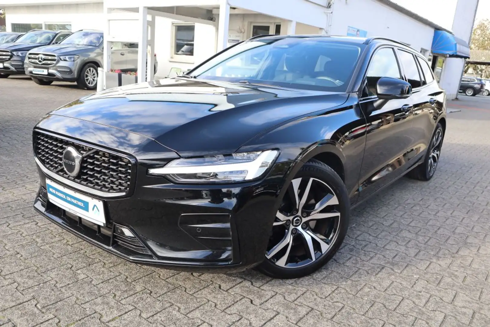 Volvo V60 B4 D Plus Dark |LEDER|NAVI| - 1