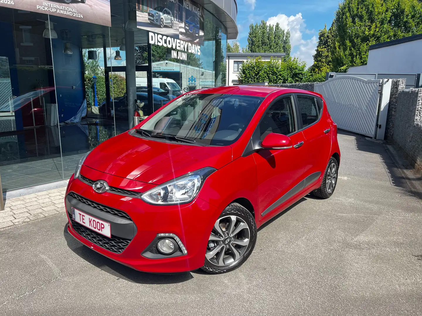 Hyundai i10 1.2i Joy Rouge - 1
