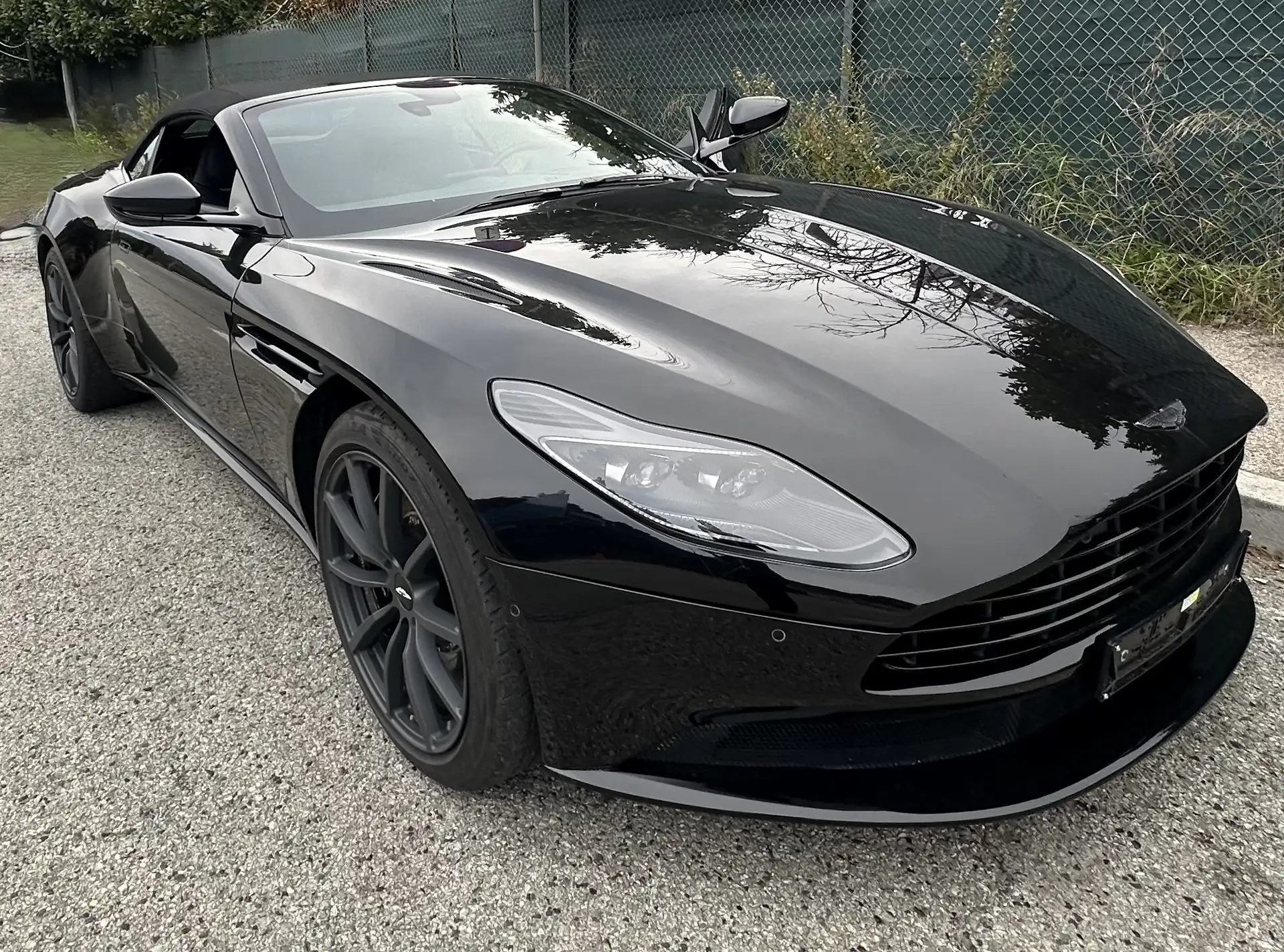 애스턴마틴 DB11 V8 Volante 2022 블랙 사진 2
