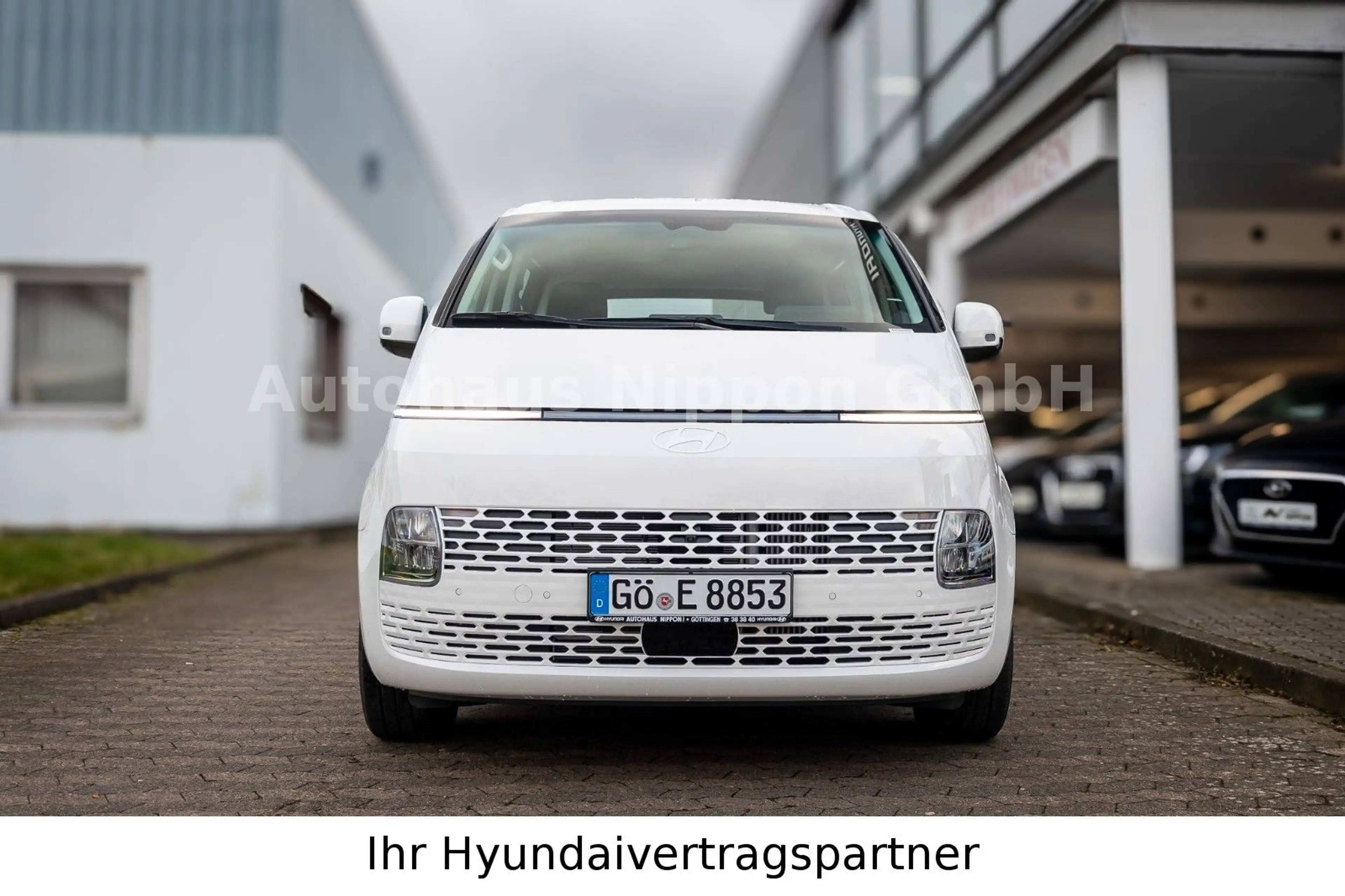 Hyundai STARIA Trend Hybrid 2WD 18"/PARK-P/EASY-ACCESS-P — photo 2