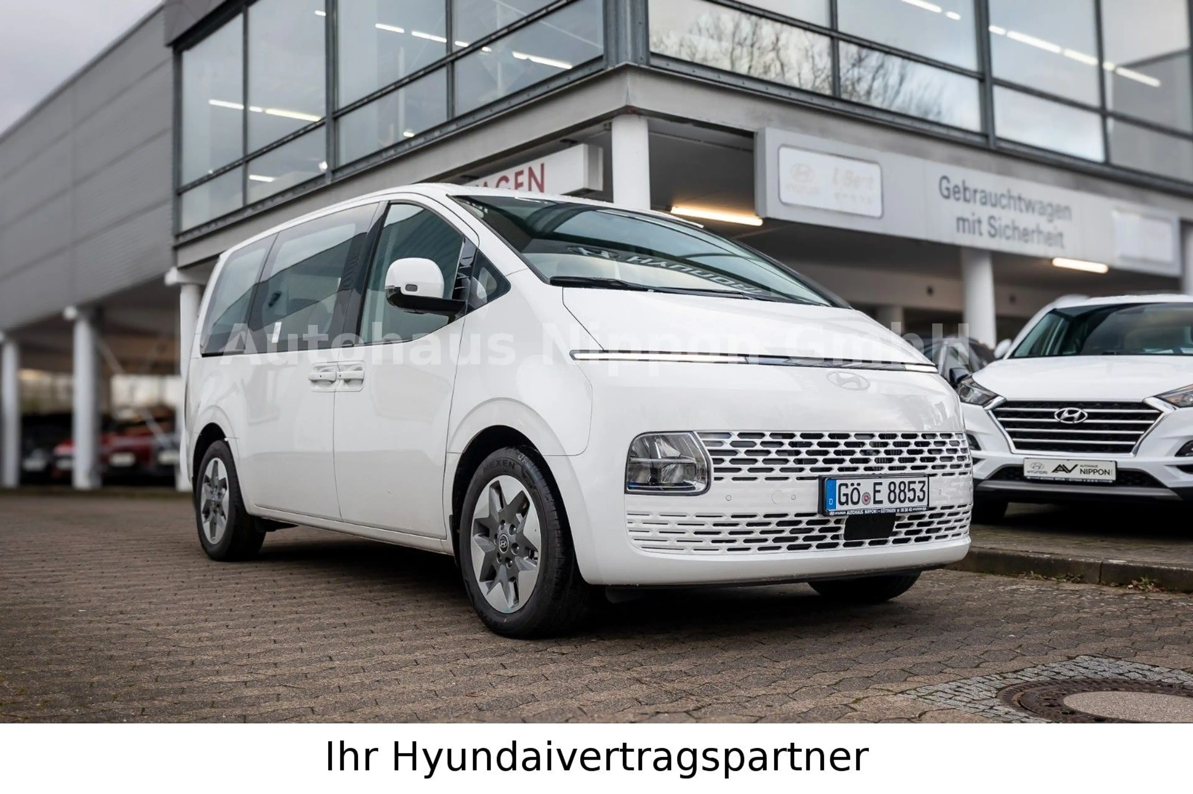 Hyundai STARIA Trend Hybrid 2WD 18"/PARK-P/EASY-ACCESS-P