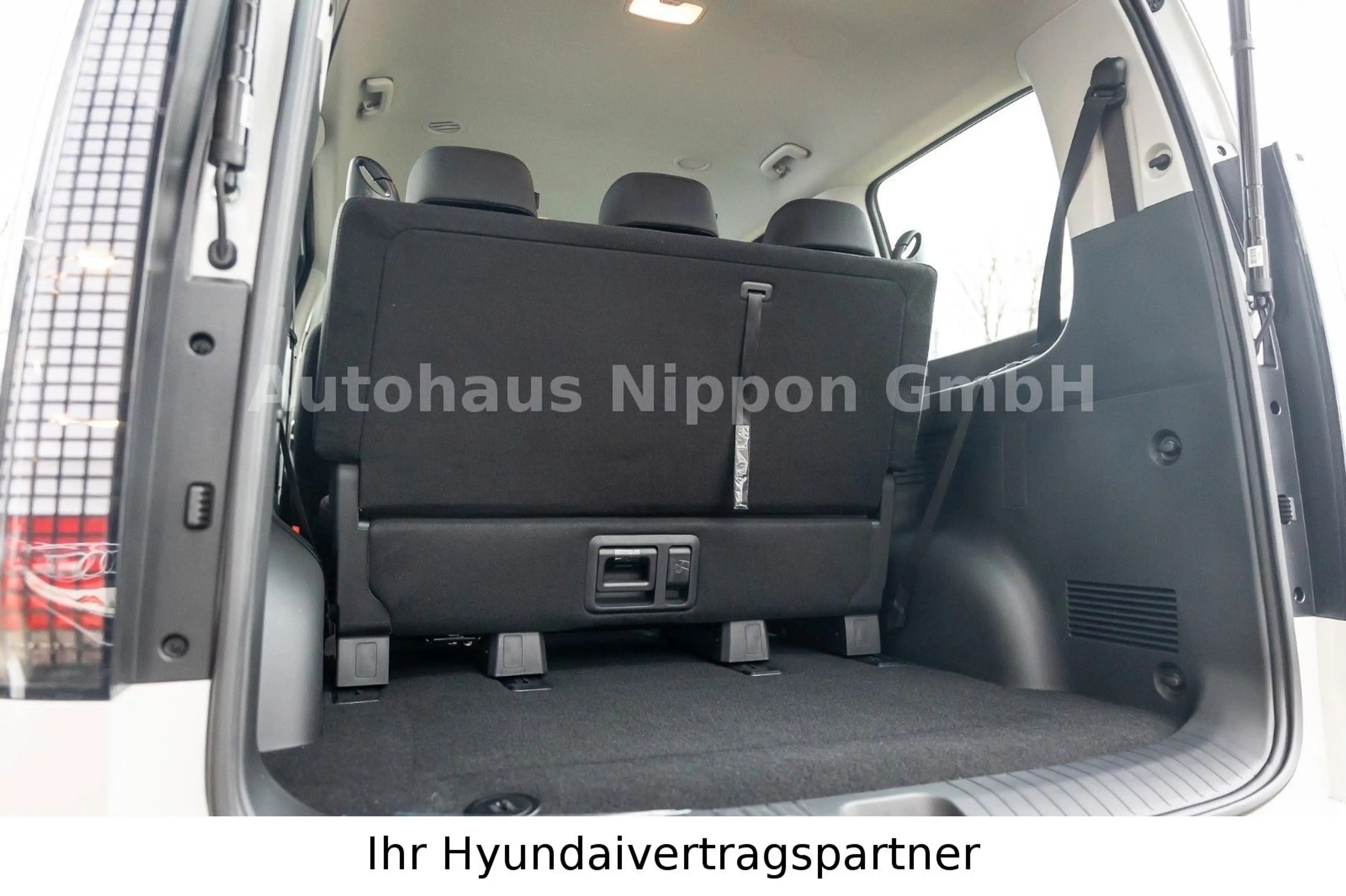Hyundai STARIA Trend Hybrid 2WD 18"/PARK-P/EASY-ACCESS-P — photo 10