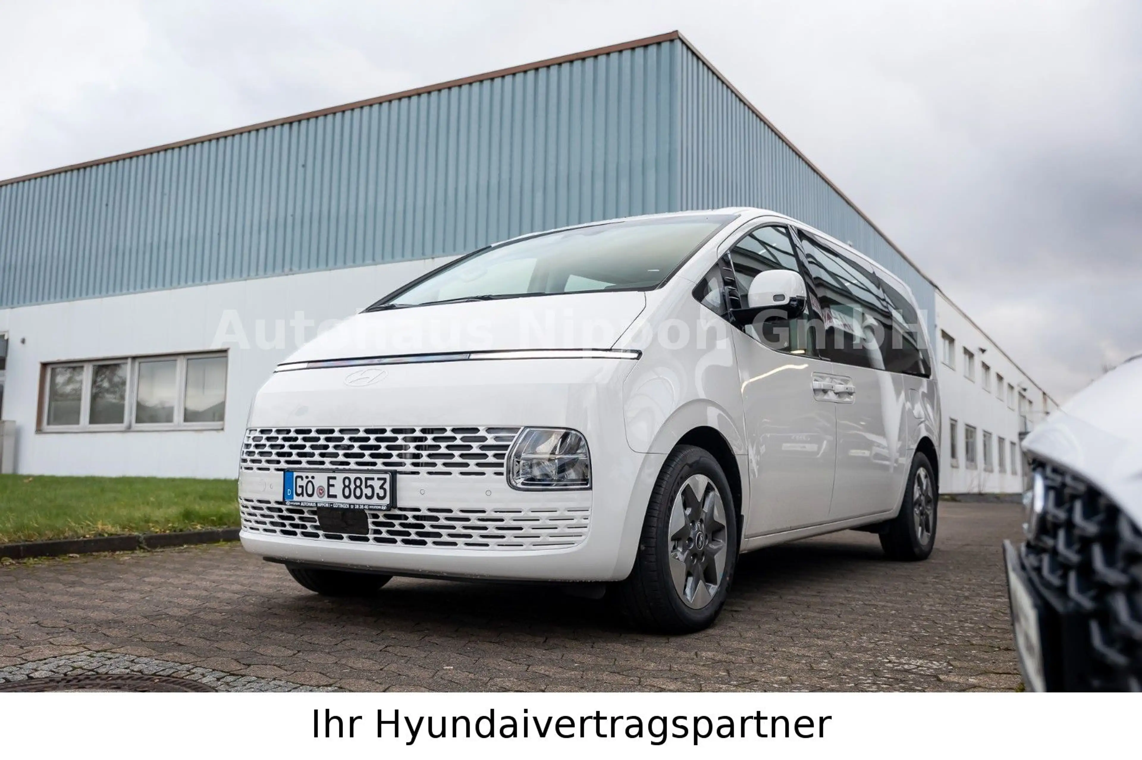 Hyundai STARIA Trend Hybrid 2WD 18"/PARK-P/EASY-ACCESS-P — photo 3