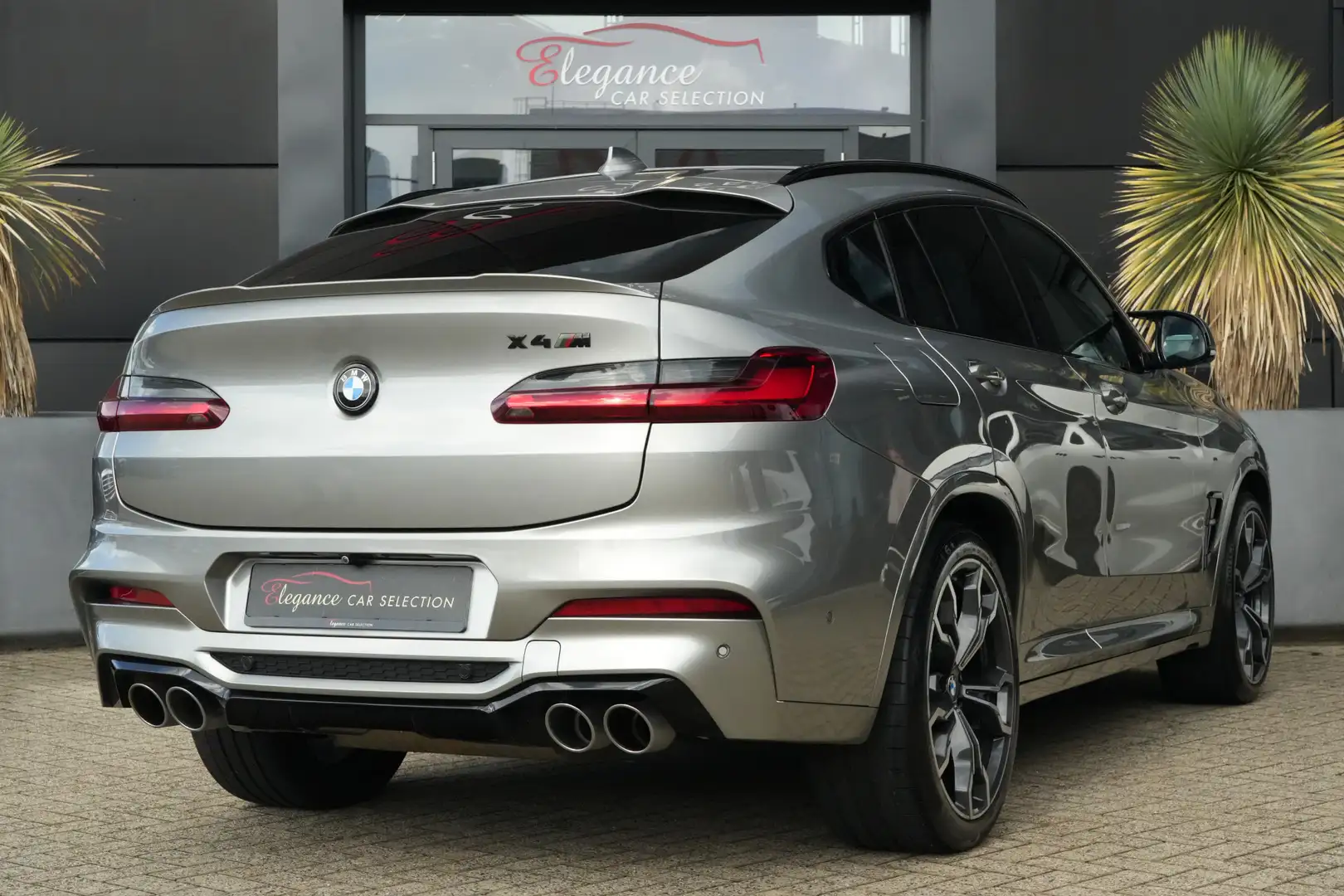 BMW X4 M 510pk Panoramadak/Stoelverwarming/Camera Grijs - 2